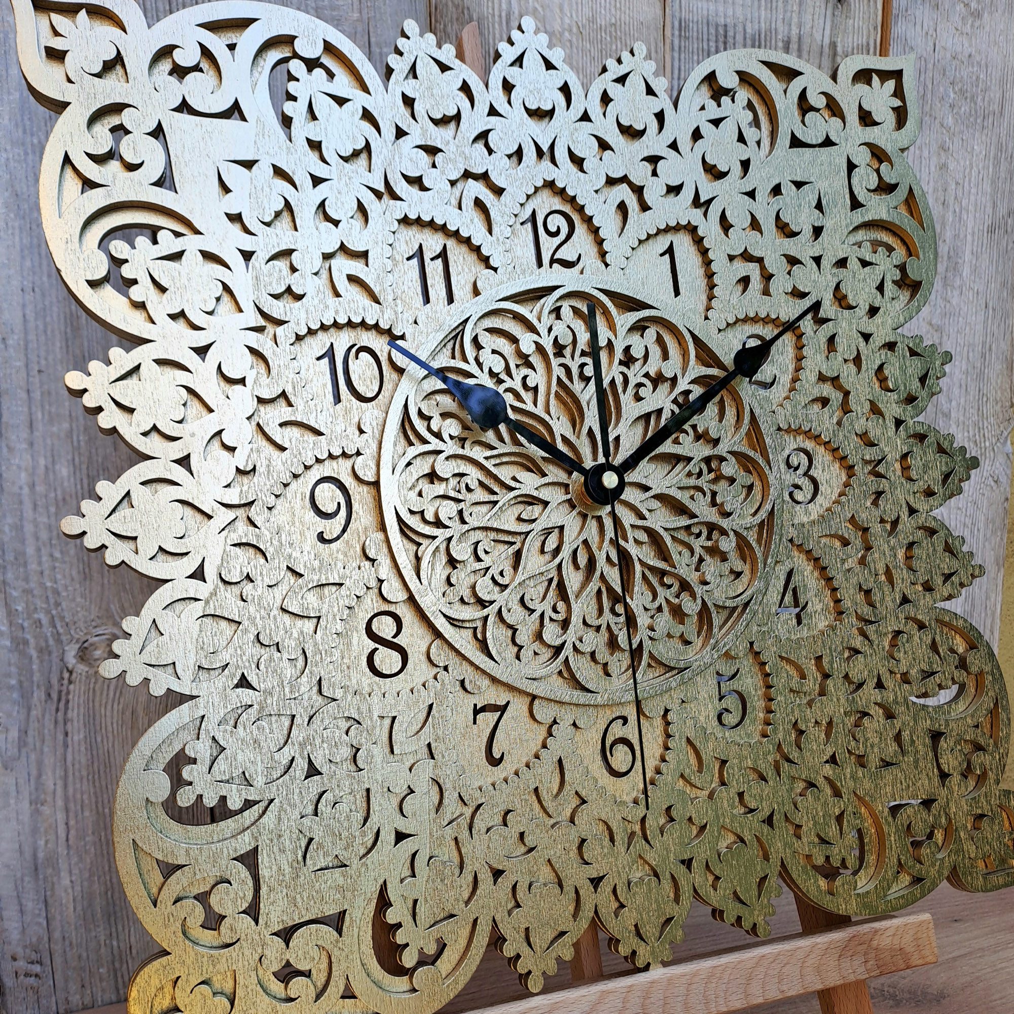 ORNAMENTI Wanduhr Grosse, goldene Wanduhr, Quadrat, Ornament, holz, hingucker Wanduhr (quadratisch, ohne Ticken, Gold Wanduhr, 3 Größen 40, 50, 60 cm)