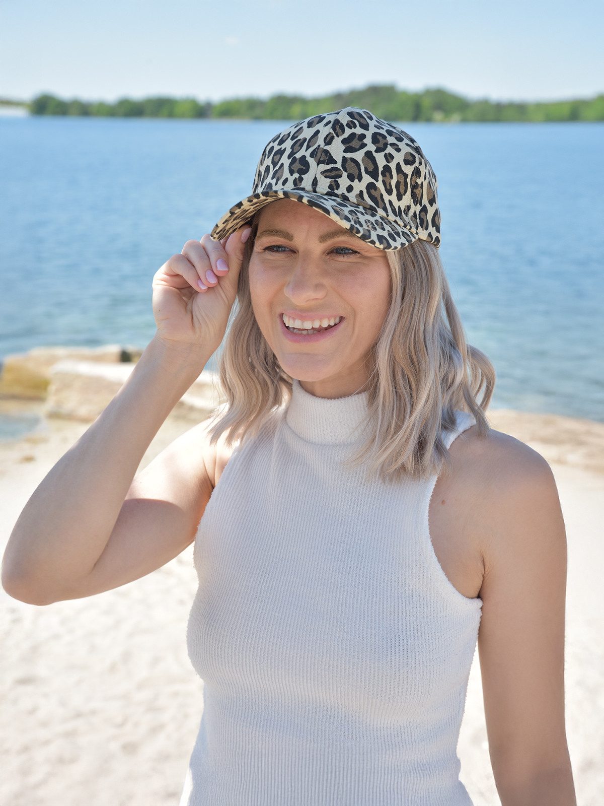 styleBREAKER Baseball Cap Baseball Cap mit Leo Muster (1-St)