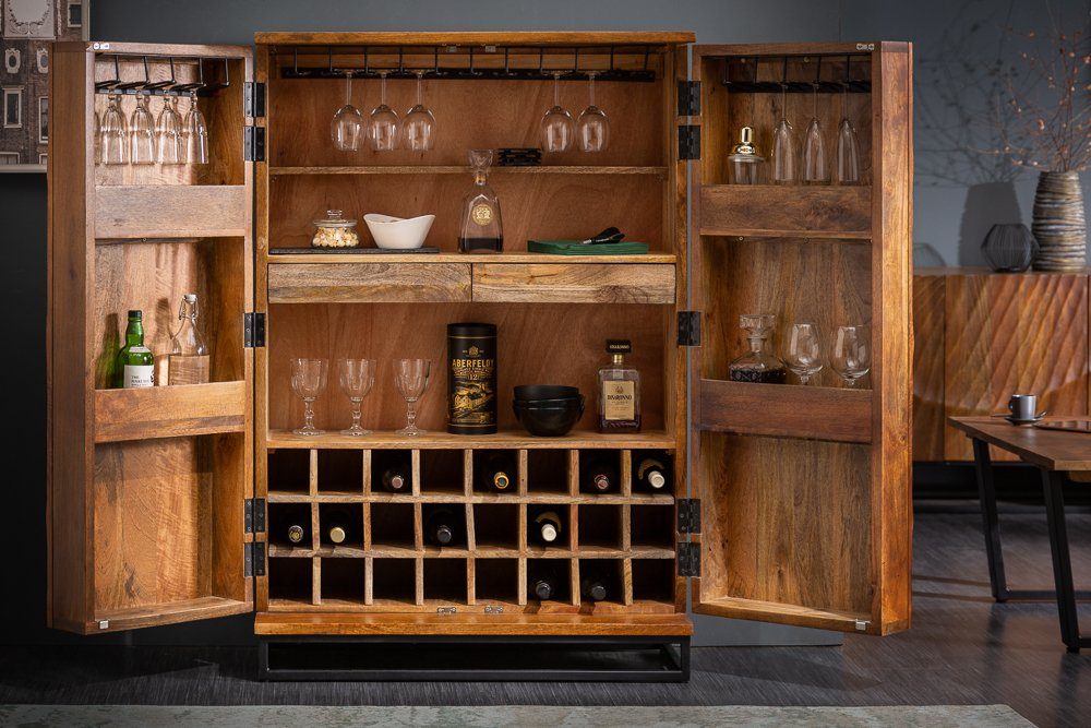 riess-ambiente Barschrank SCORPION 141cm braun / schwarz (Einzelartikel, 1-St) Wohnzimmer · Massivholz · Metall · 3D Schnitzereien