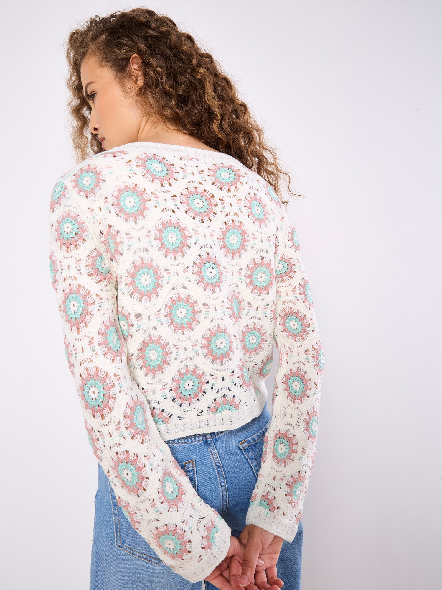 Apricot Cardigan Daisy Crochet Cardigan mit tollem Häkeldesign