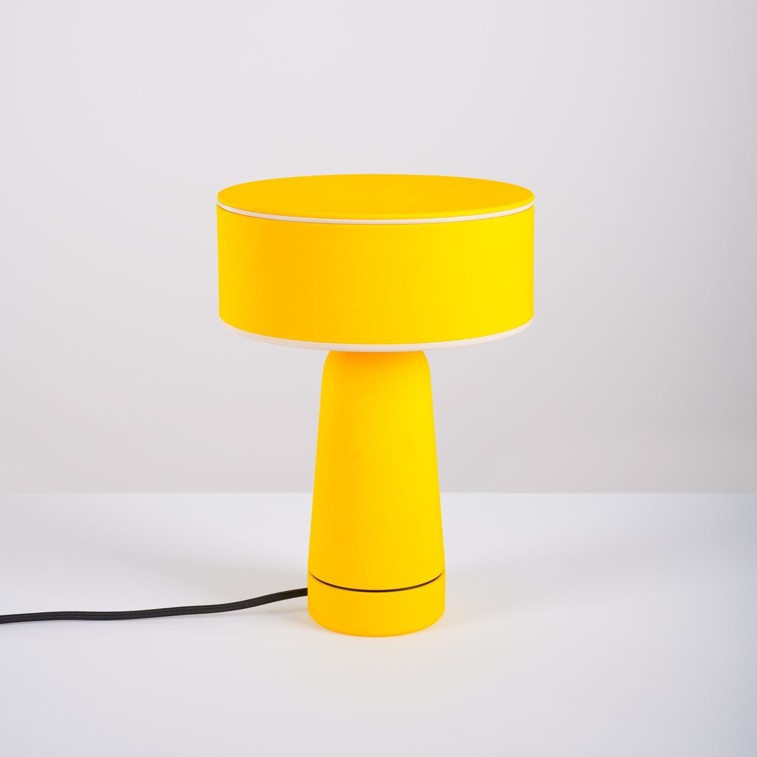 Licht-Erlebnisse Nachttischlampe EVIAN, ohne Leuchtmittel, rund D: 20 cm 28 cm hoch Gelb G9 Modern