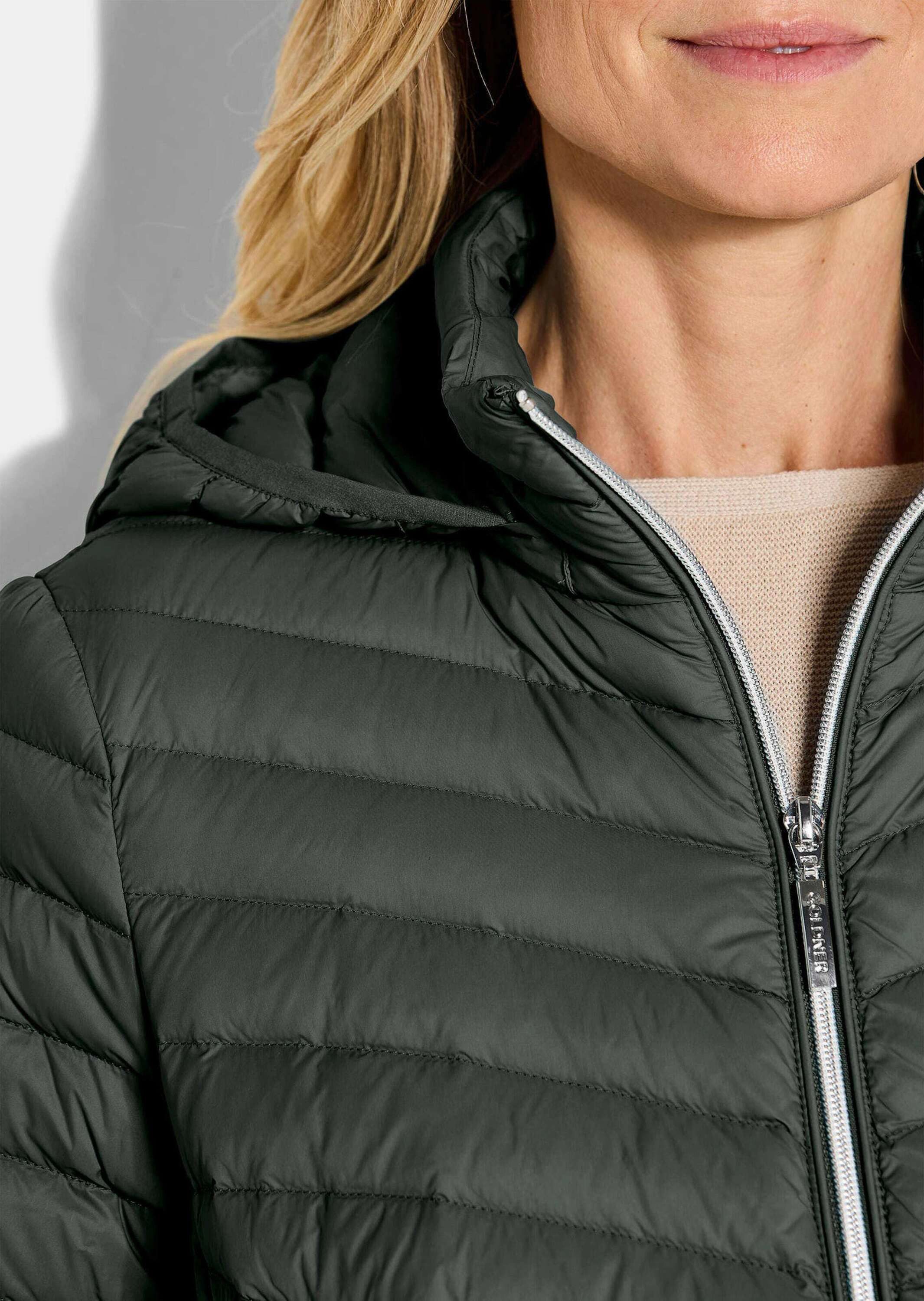 GOLDNER Winterjacke Gefütterter langer Mantel mit Kapuze Wintermantel in femininer Steppung mit Stehkragen und Taschen