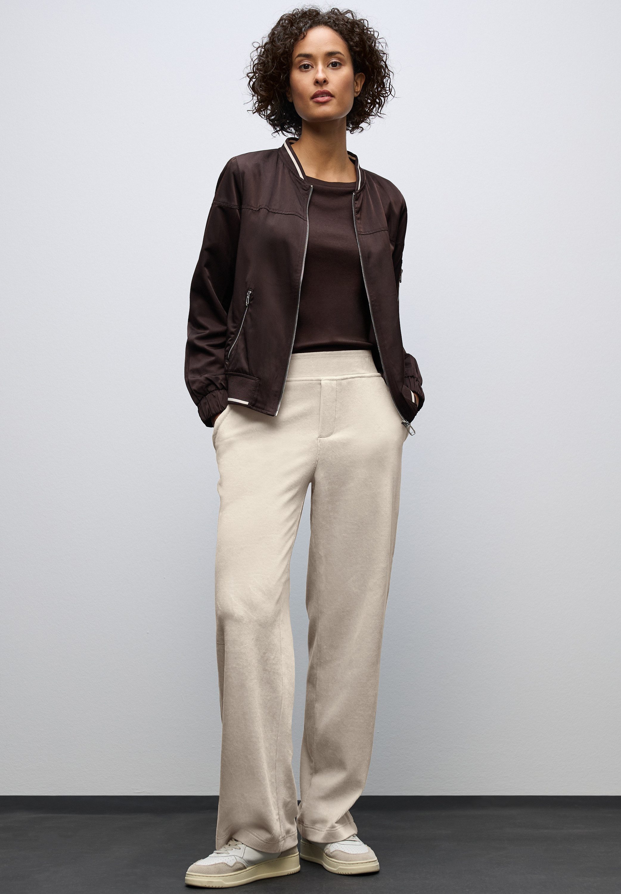 STREET ONE Cordhose mit Stretch und seitliche Taschen