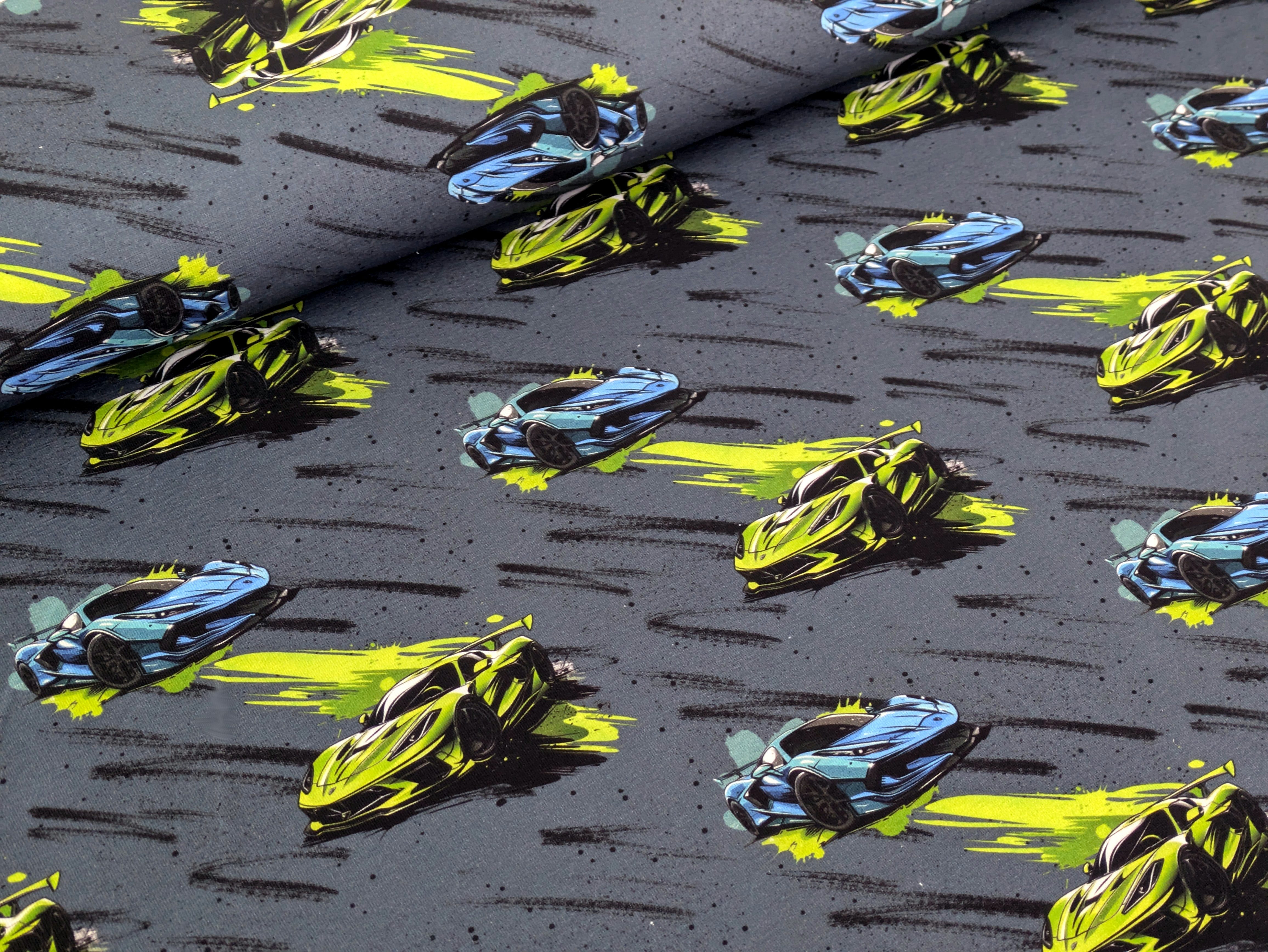 Corileo Stoff Eigenproduktion Baumwolljersey Speed Autos auf Jeans Graublau