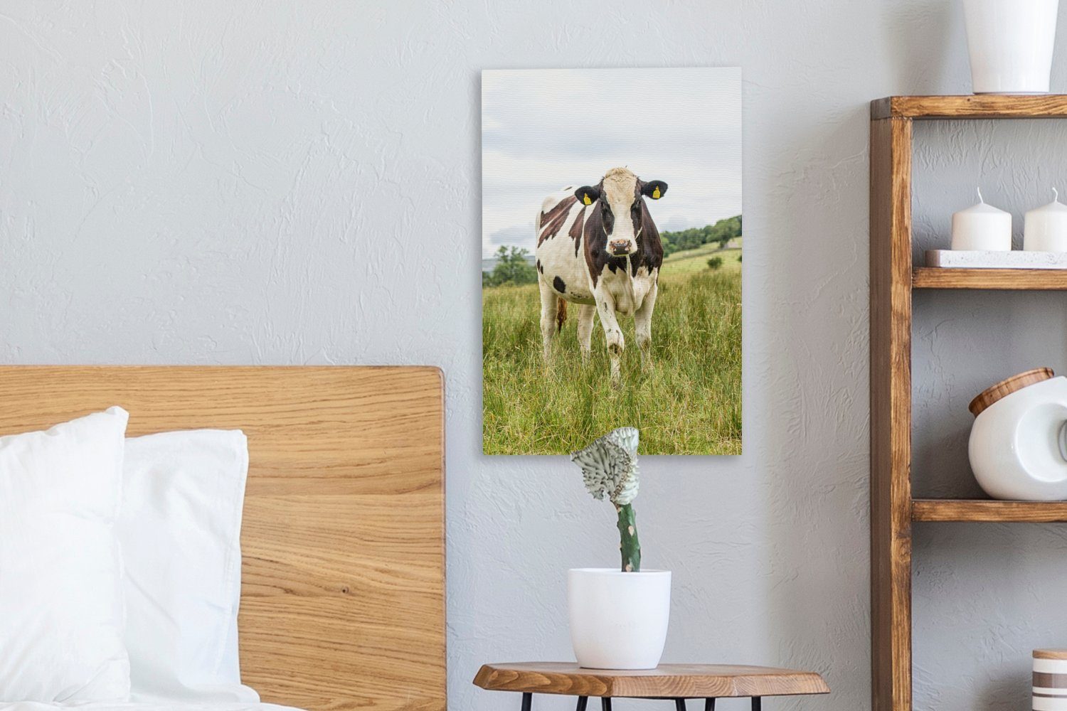 OneMillionCanvasses® Leinwandbild Kuh (1 St), Weiß, Schwarz Leinwandbild - - fertig inkl. - Zackenaufhänger, 20x30 bespannt Gemälde, cm Gras