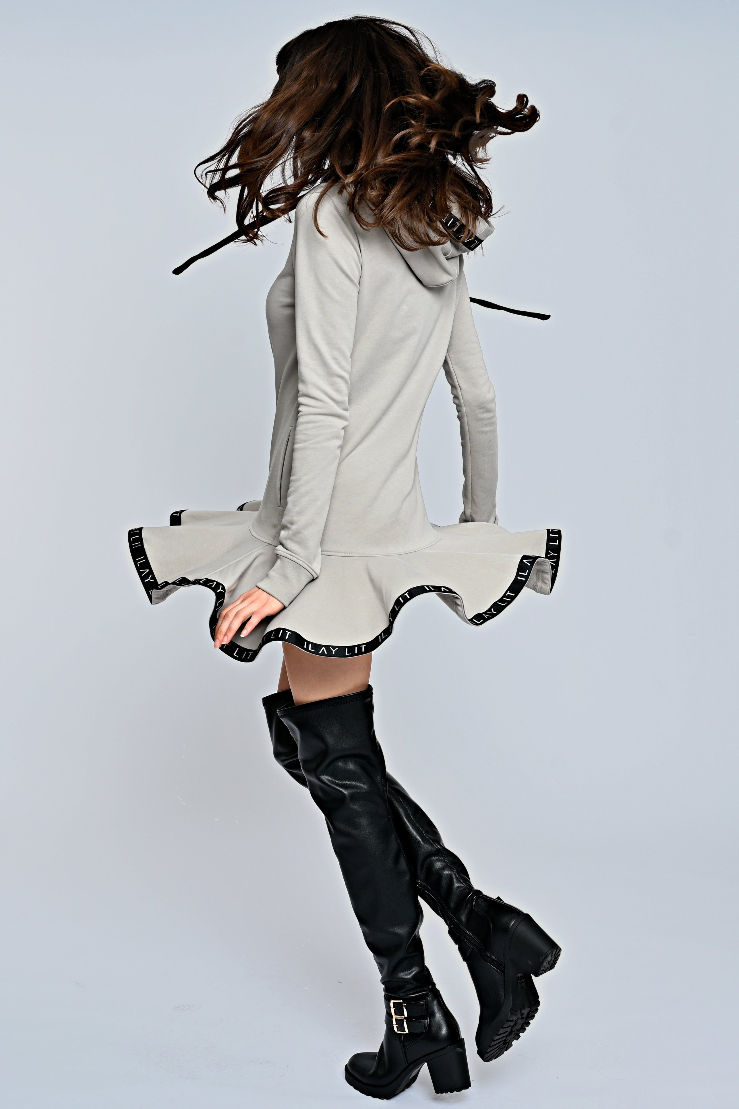 ILAY Lit Minikleid Hoodie Dress mit Volantsaum & Labelband- Kelly- Taupe Mit Volant