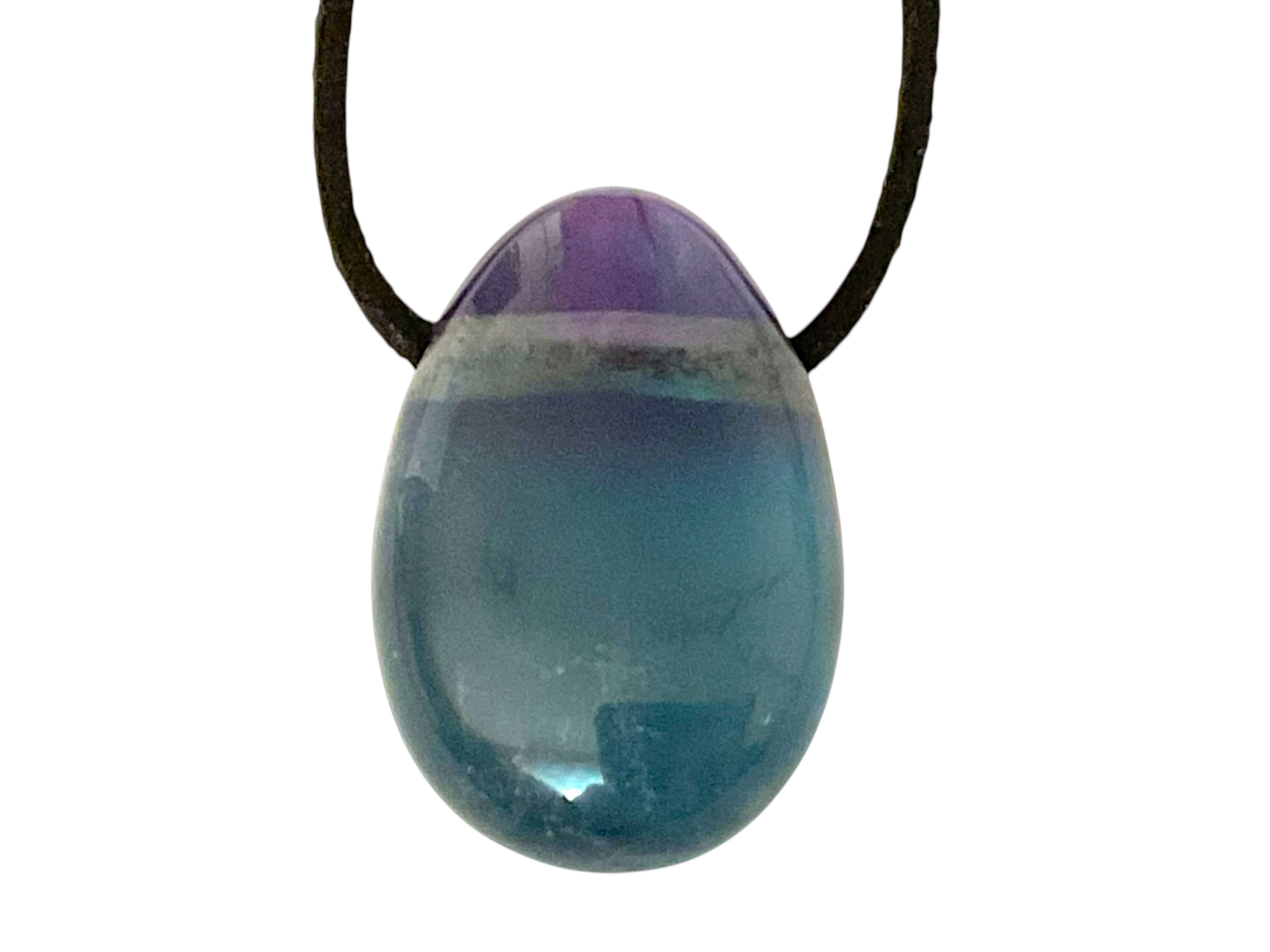 Steinfixx® Amulett Set Edelstein Anhänger aus echtem grünen Fluorit, Tropfenanhänger (30x20mm, 1-tlg., meisterhaft poliert, Mexiko), incl. 80 cm Wildlederband u – Bild 4 von 5