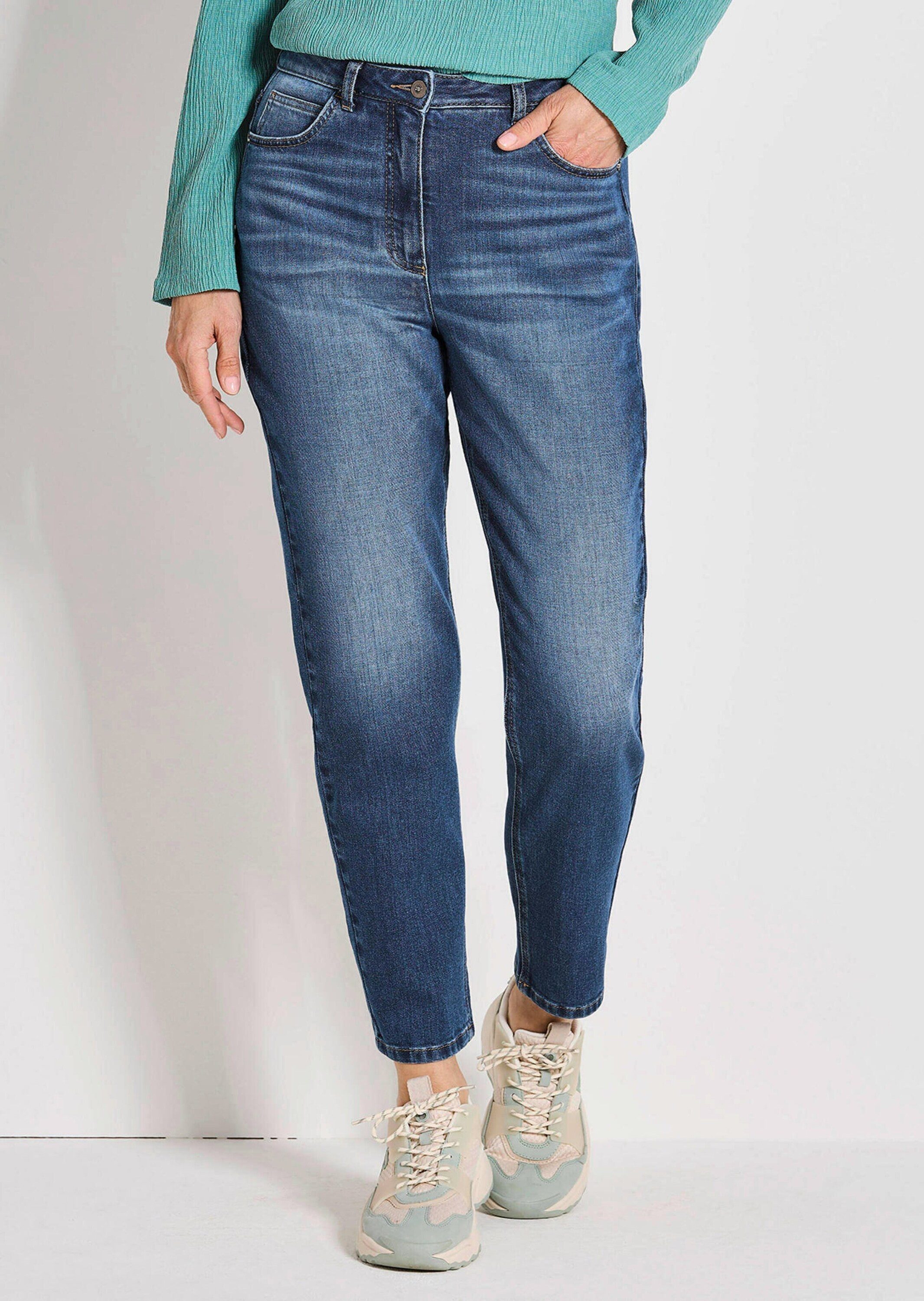 GOLDNER 5-Pocket-Jeans Kurzgröße: Baumwoll-Stretch Mom Jeans SARA Lange bequeme Jeans mit modischer Waschung und Formbund