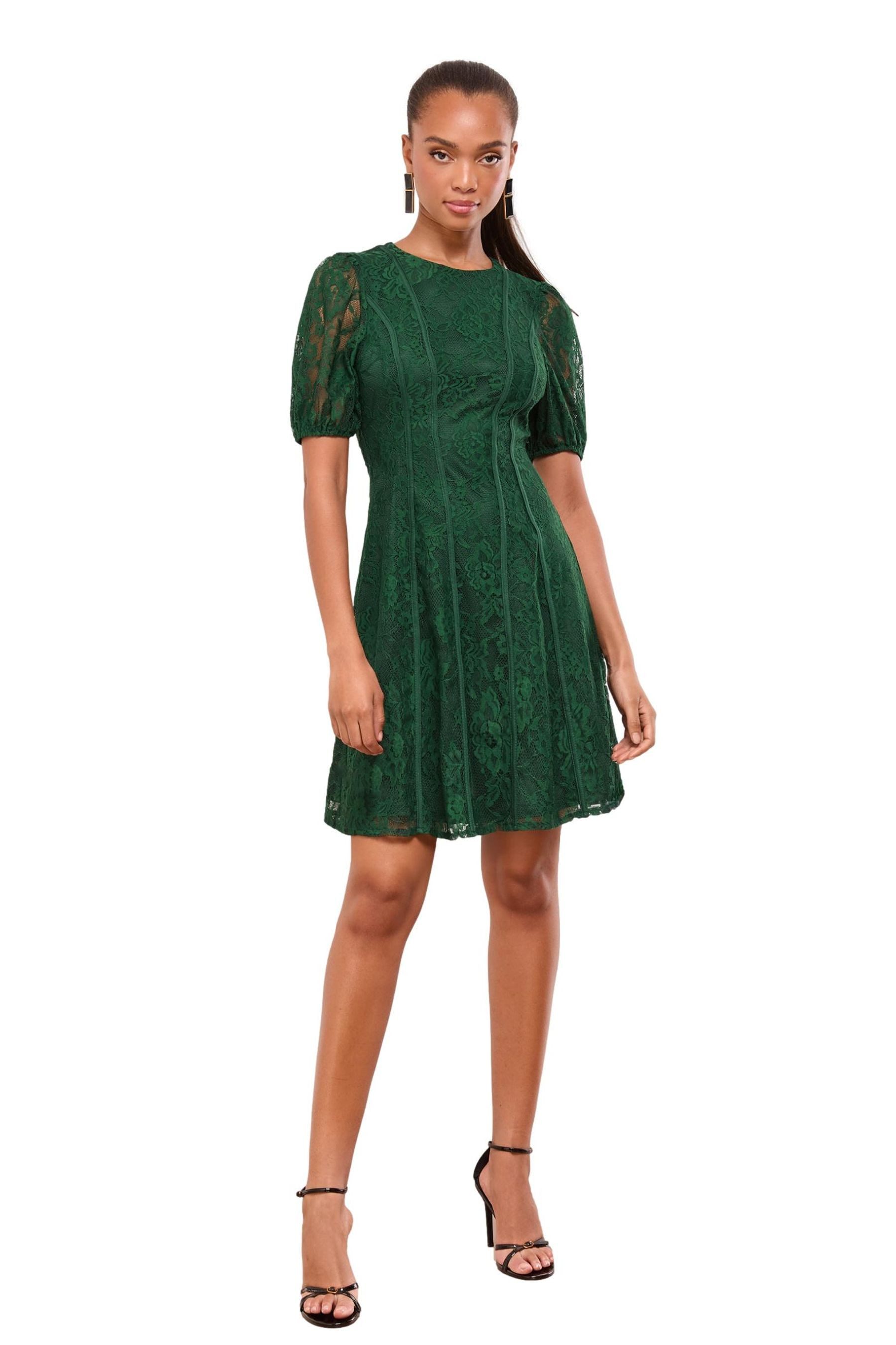 LIPSY Minikleid Lipsy Kurzärmeliges Mini-Skaterkleid, Petite (1-tlg) günstig online kaufen