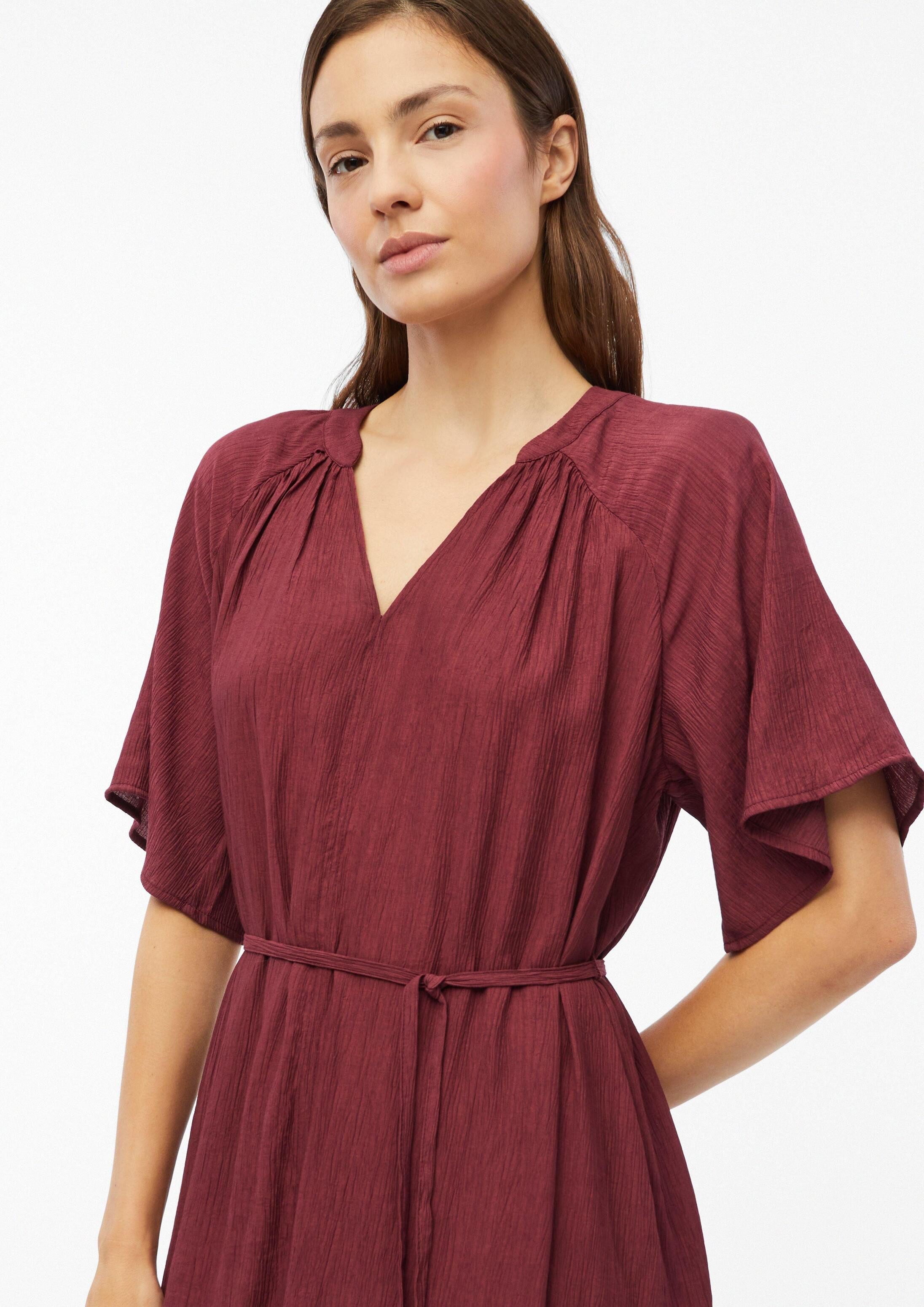 s.Oliver Midikleid Kleid Strukturiertes Viskosemix-Kleid im Relaxed Fit – Bild 4 von 5