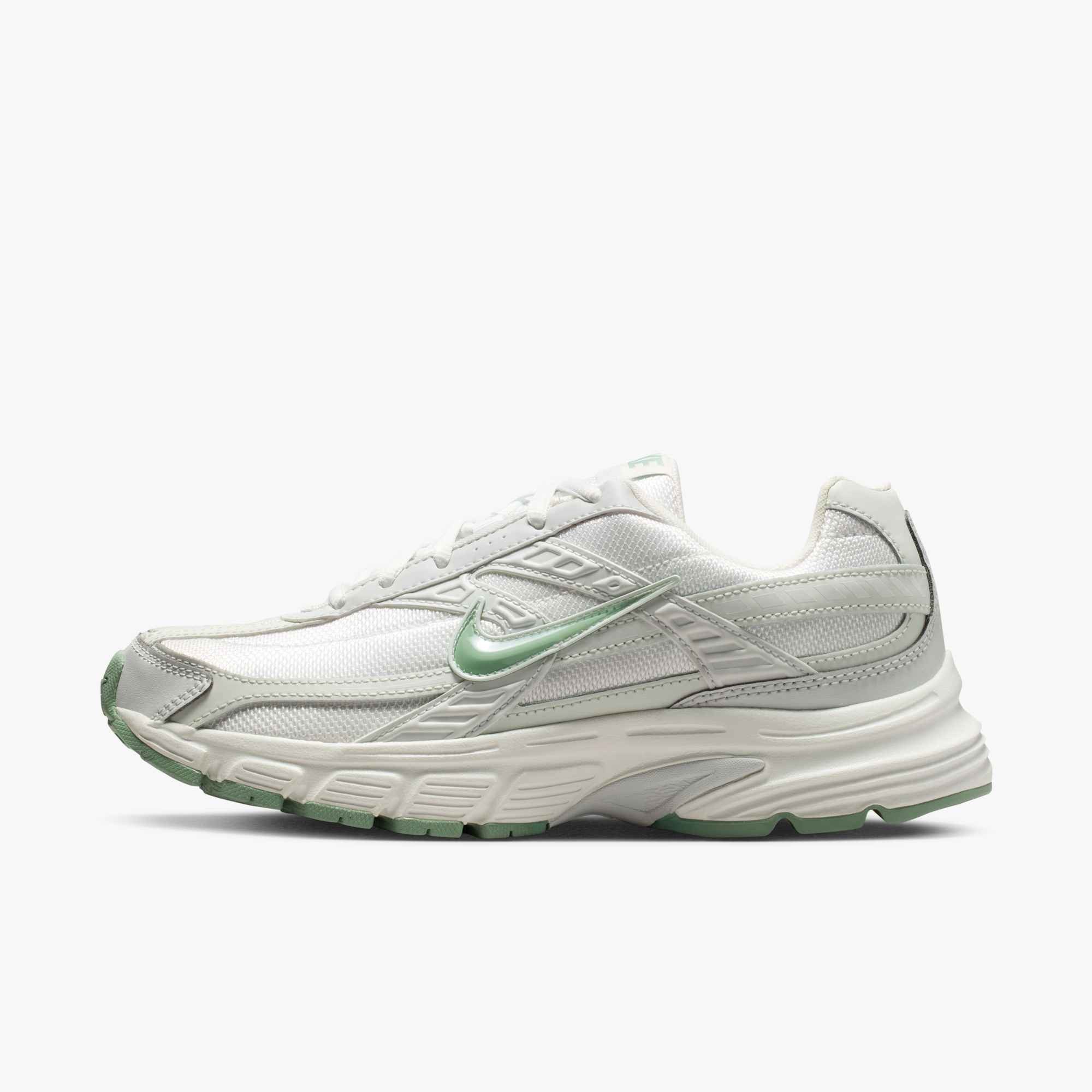 Nike Sportswear Initiator Sneaker inspiriert vom Design des Nike P-6000