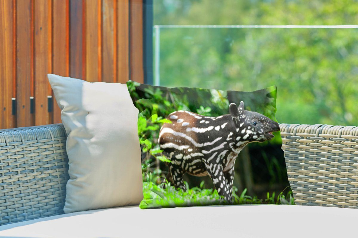 MuchoWow Dekokissen Junger Kissenhülle Polyester, im Dschungel, Dekokissenbezug, Tapir Outdoor-Dekorationskissen