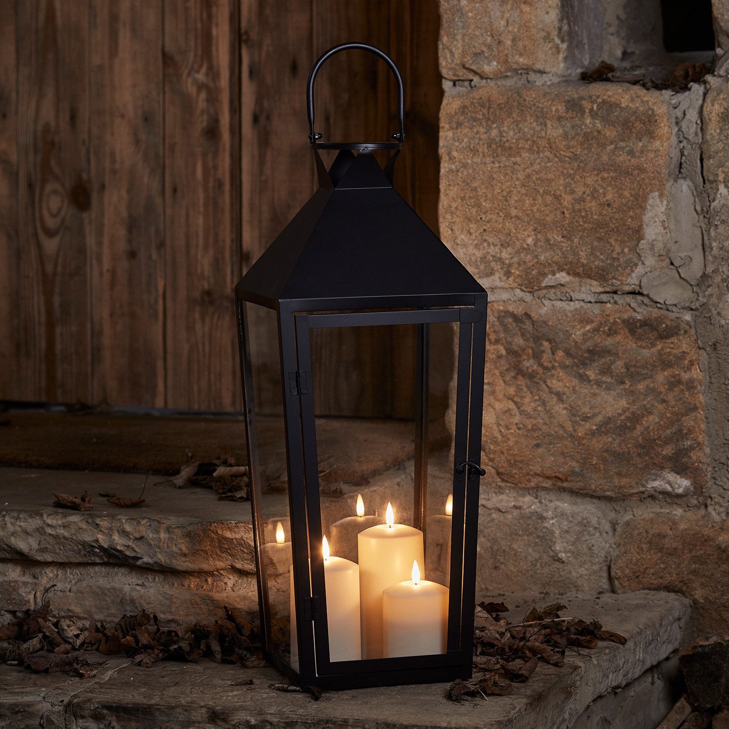 Lights4fun LED Laterne Große Cairns Metall Laterne in Schwarz mit 3 TruGlow® Outdoor Kerzen