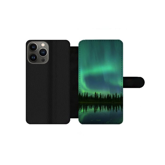 MuchoWow Handyhülle Nordlicht - Bäume - Wasser - Alaska Handyhülle Telefonhülle Apple iPhone 13 Pro