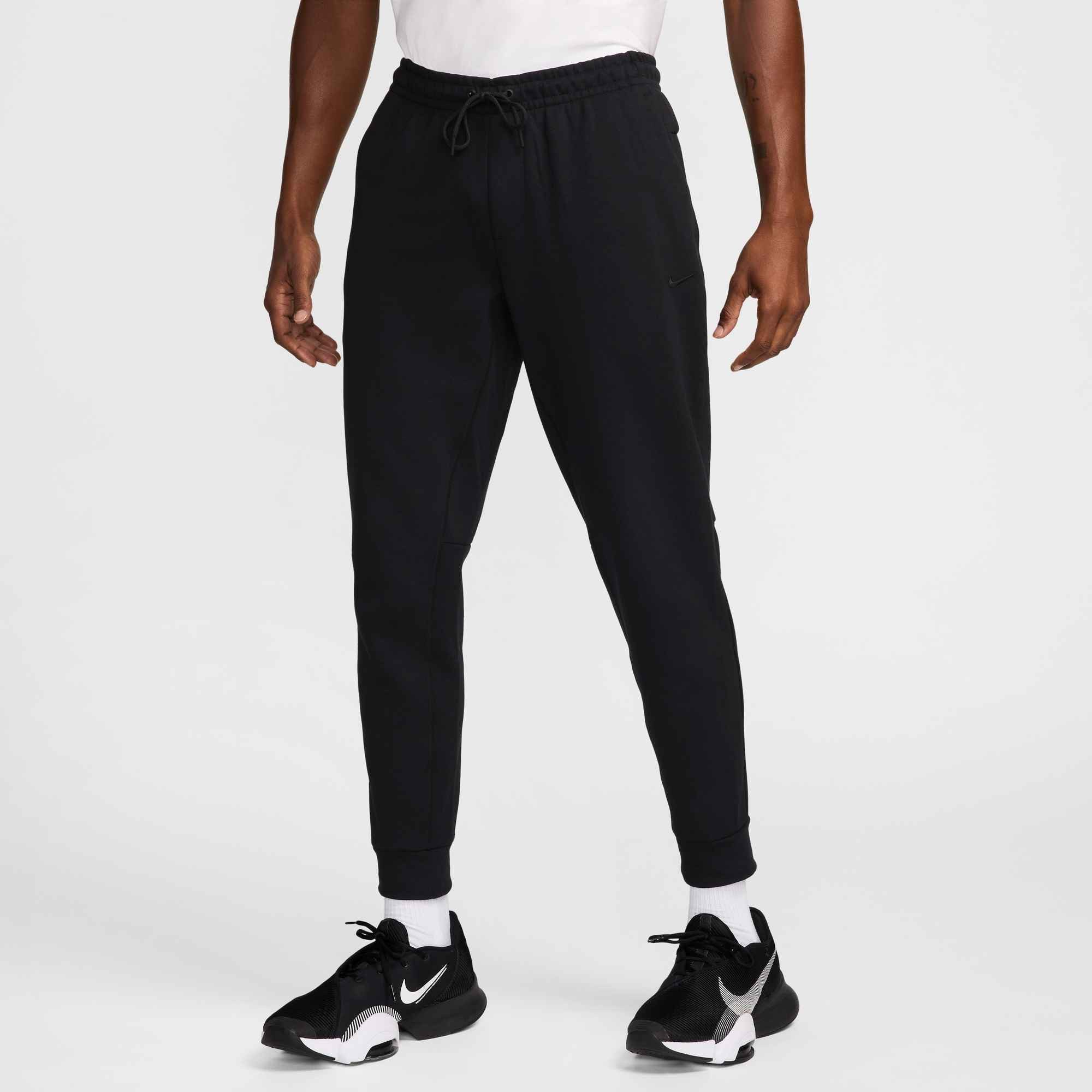 Nike Sporthose M NK DF UV PRIMARY JOGGER PANT aus weichem Premium-Strickmaterial, feuchtigkeitsableitend