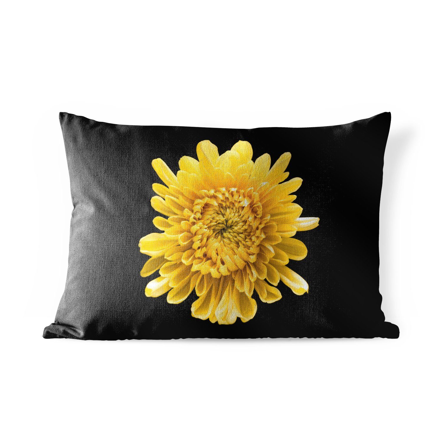 MuchoWow Dekokissen Eine Outdoor-Dekorationskissen, Chrysantheme Kissenhülle schwarzem Polyester, Hintergrund, Dekokissenbezug, auf gelbe