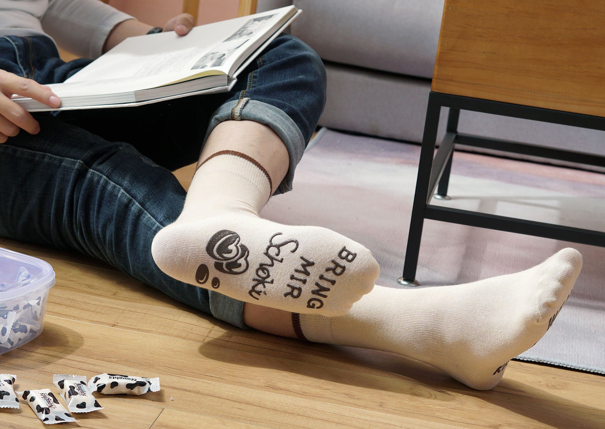 Lucadeau Freizeitsocken Schoki-Socken mit Spruch, Wenn du das lesen kannst, bring mir Schoki (1 Paar) Bring mir Schoki, rutschfest, Gr. 37-43, Geburtstagsgeschenk