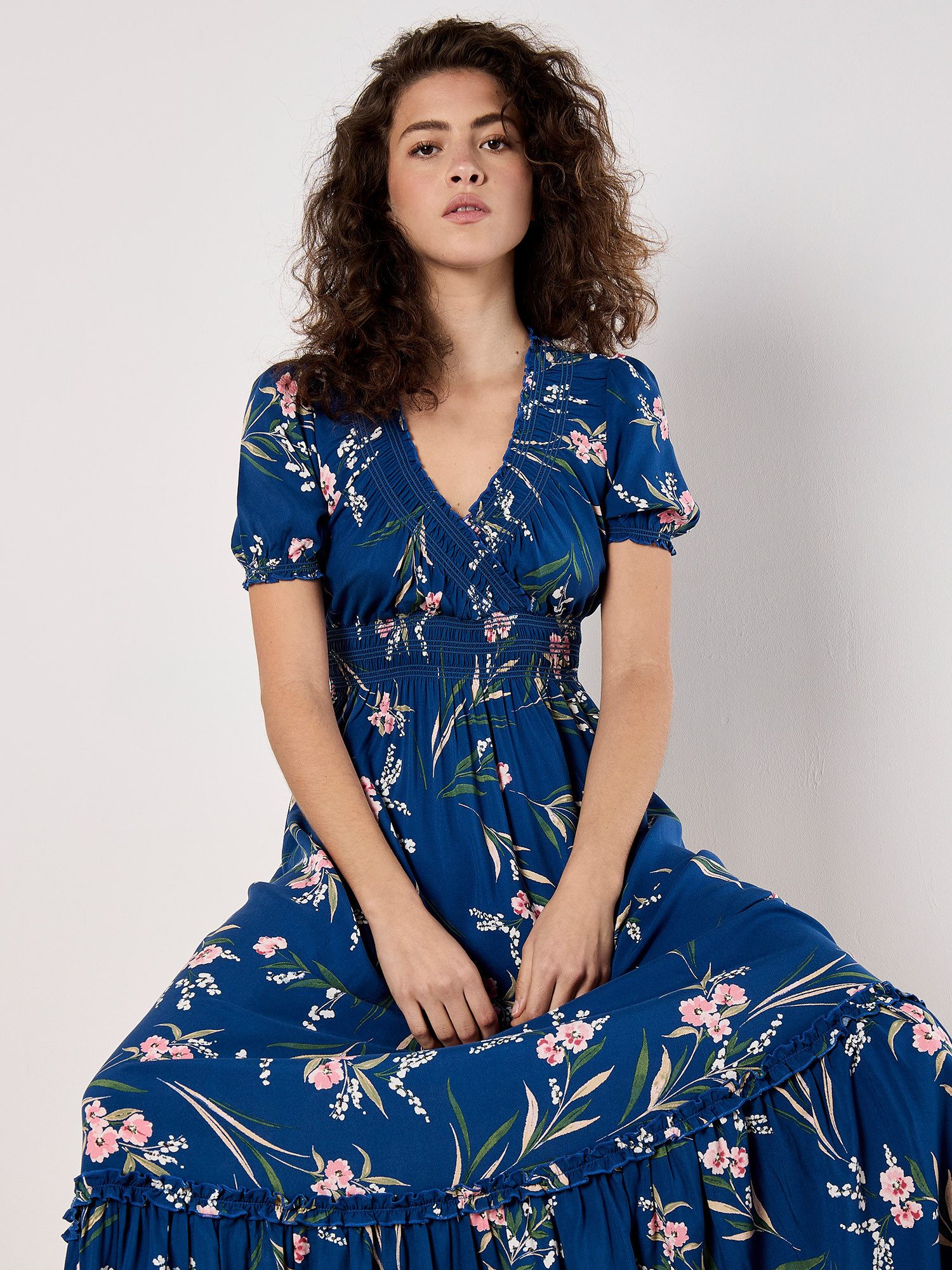 Apricot Druckkleid Watercolour Floral Smocked Dress mit gesmokter Taille günstig online kaufen