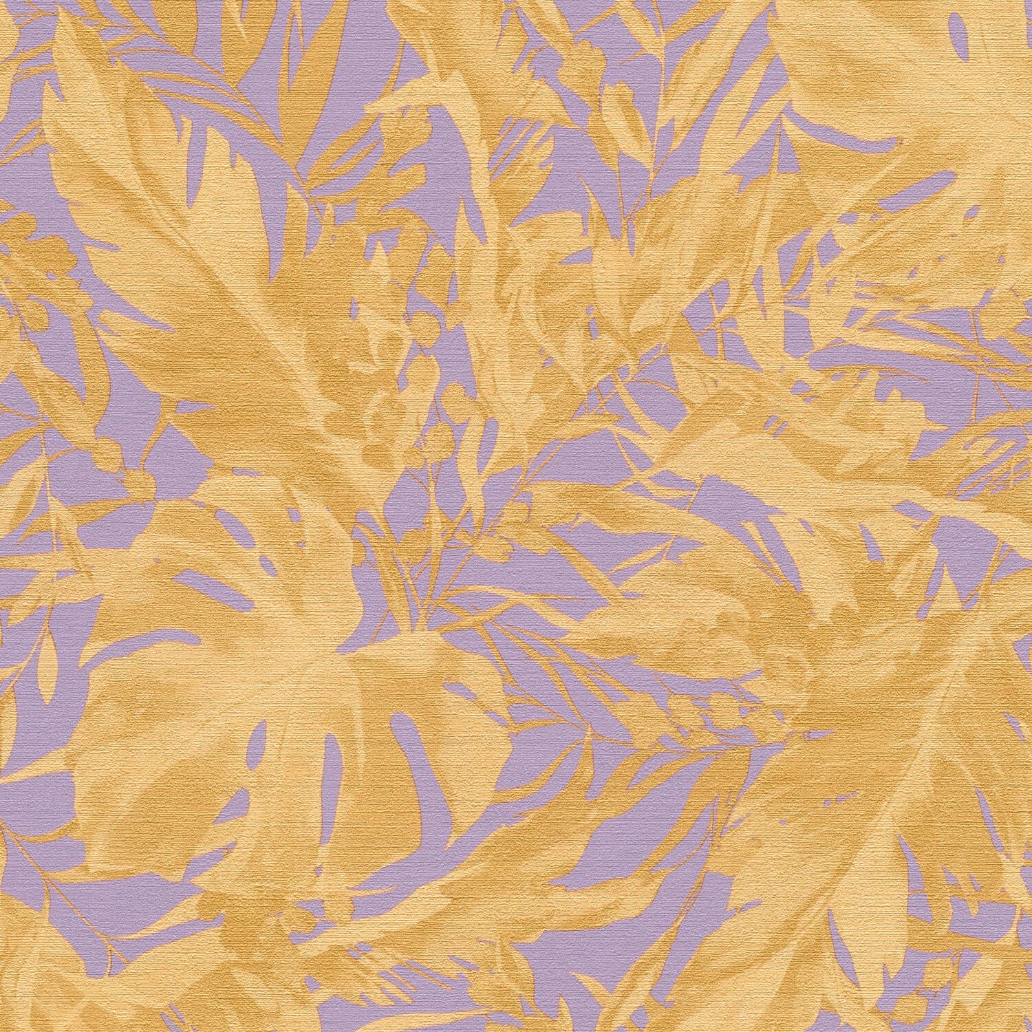 Profhome Vliestapete 790633-GU Natur Tapete Floral schimmernd lila blau-lila ocker-gelb, geprägt, (1 Rolle, 5,33 qm), heißgeprägte Vliestapete, pastelllila