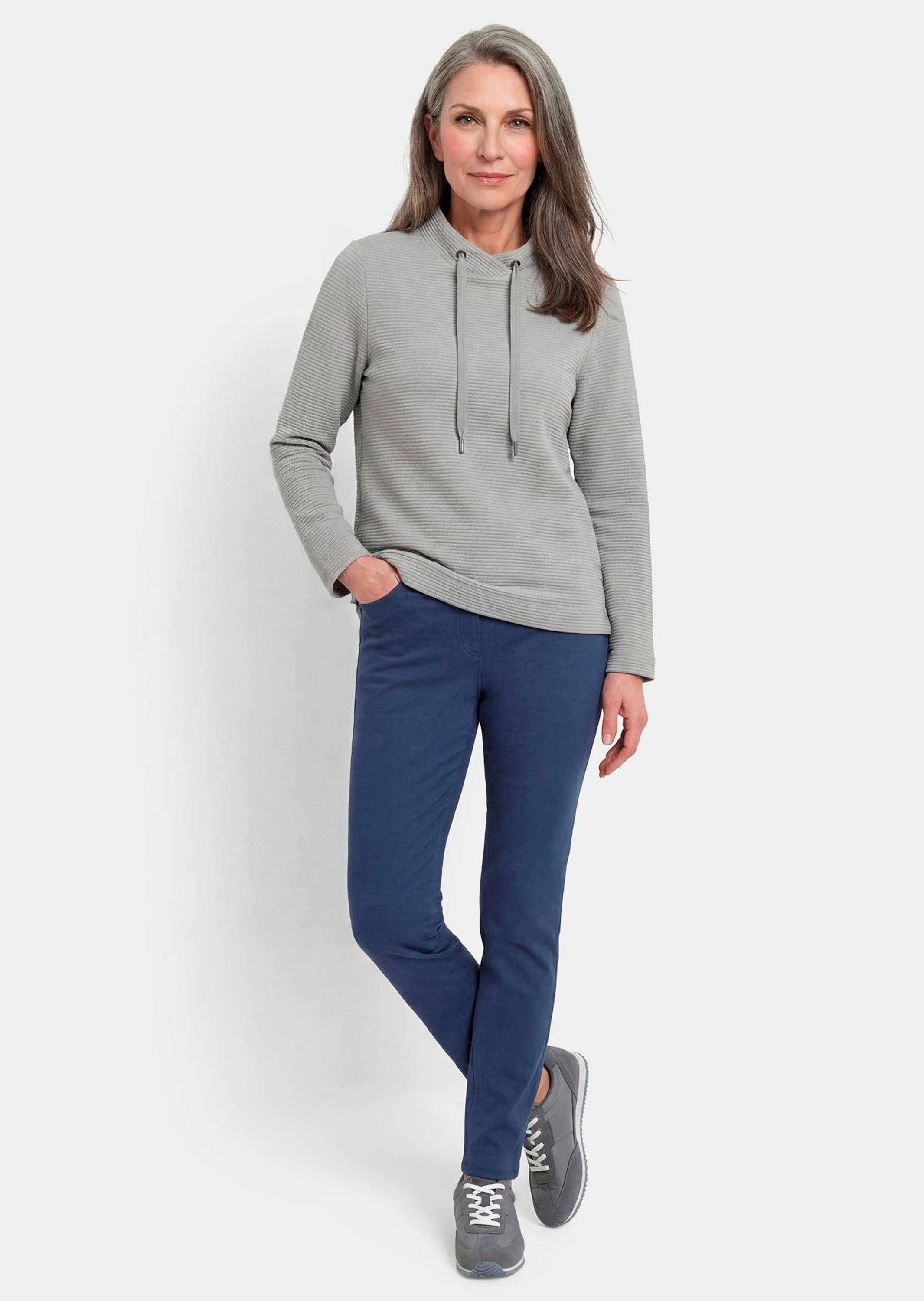 GOLDNER T-Shirt Kurzgröße: Langarm Viskose-Pullover, Stehbund Sweater mit Seitennahtschlitzen, raffinierter Stehkragen mit Kordeln