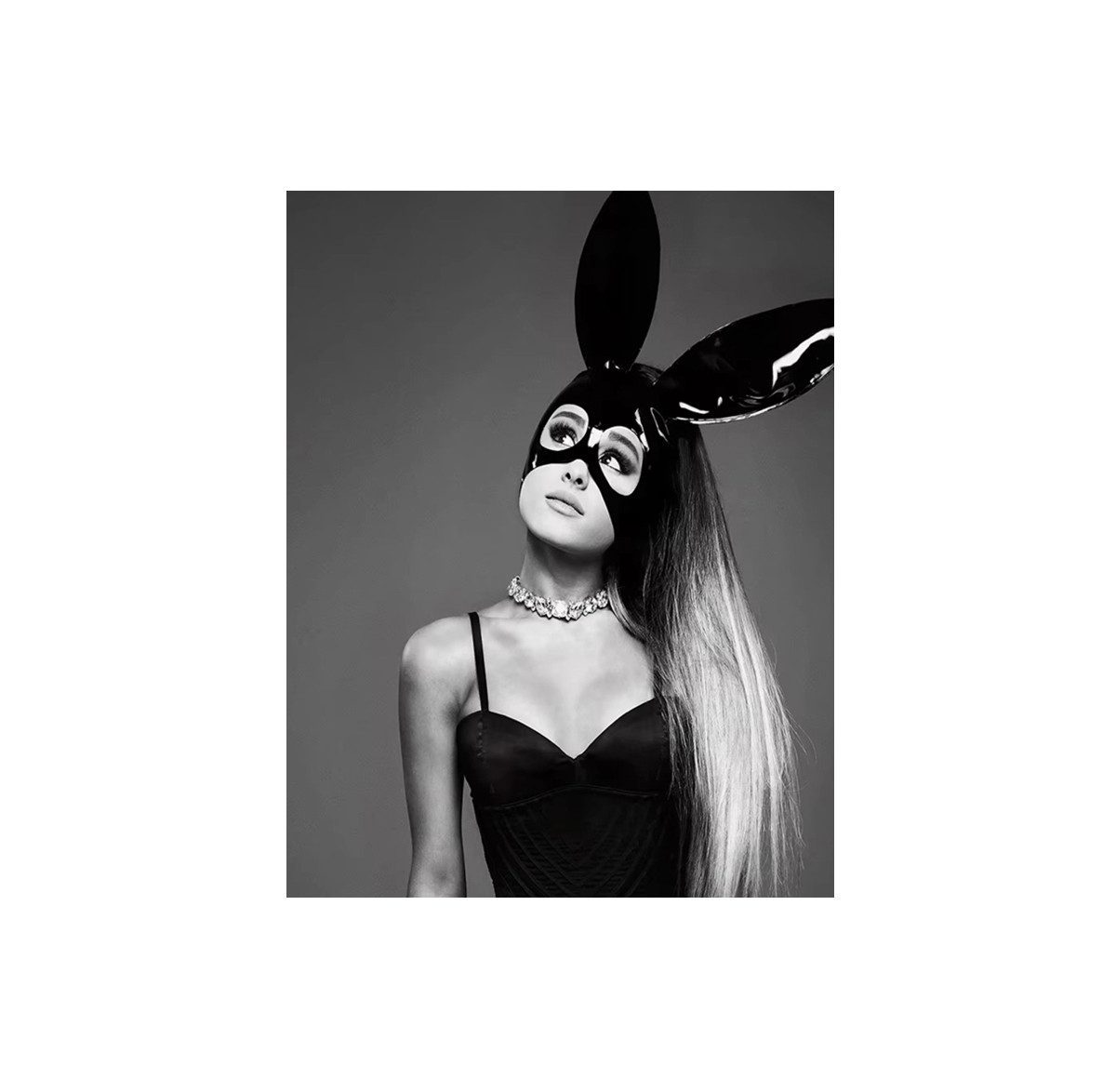 TPFLiving Kunstdruck (OHNE RAHMEN) Poster - Leinwand - Wandbild, Schwarz-Weiß-Wandbild von Ariana Grande auf Leinwand (Leinwandbild XXL), Farben: Schwarz, Weiß, Grau -Größe: 10x15cm