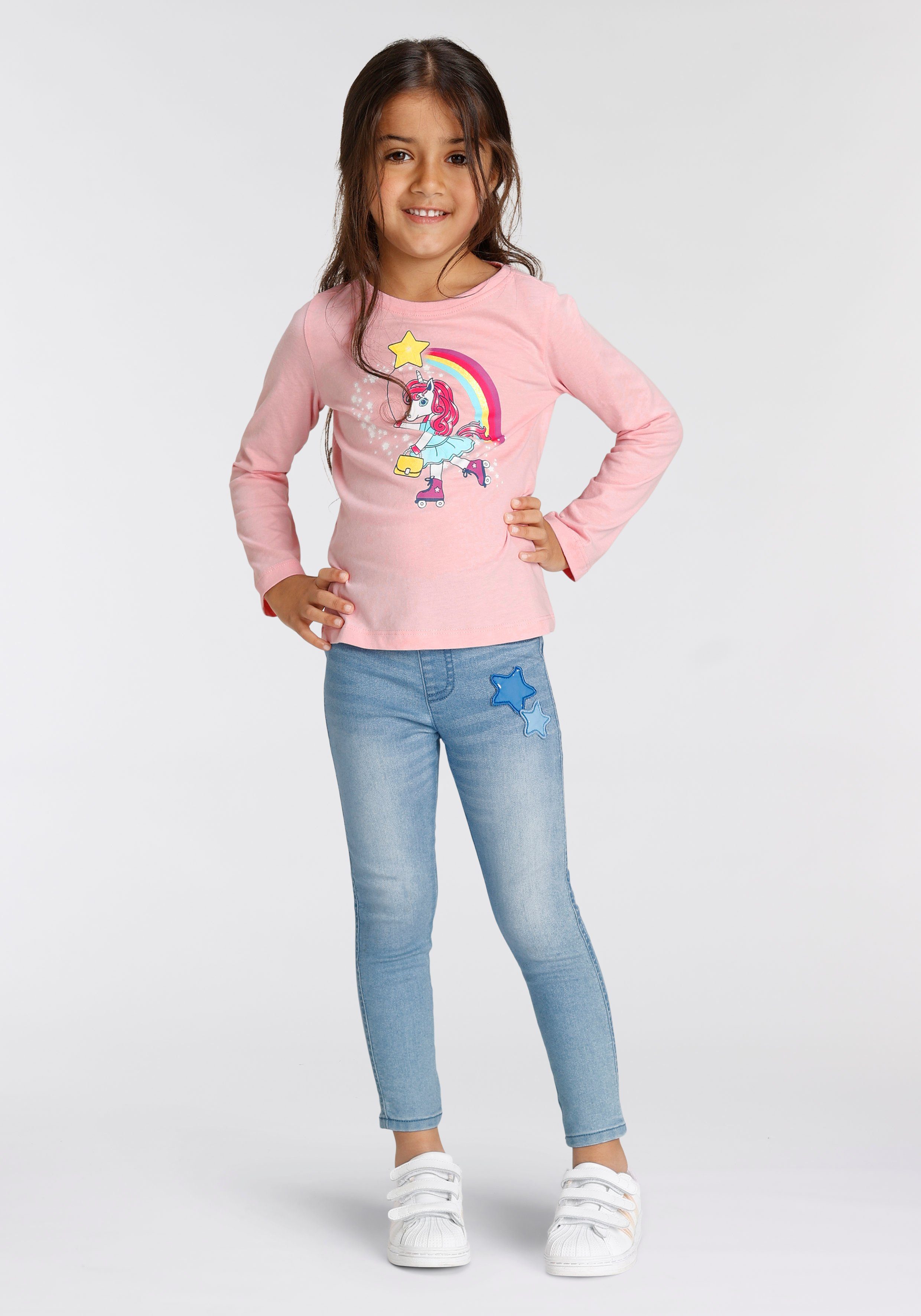 KIDSWORLD Langarmshirt Einhorn auf Rollschuhen Langarm, Basic-Passform, mit stylischem Druck und Glitzerdruck