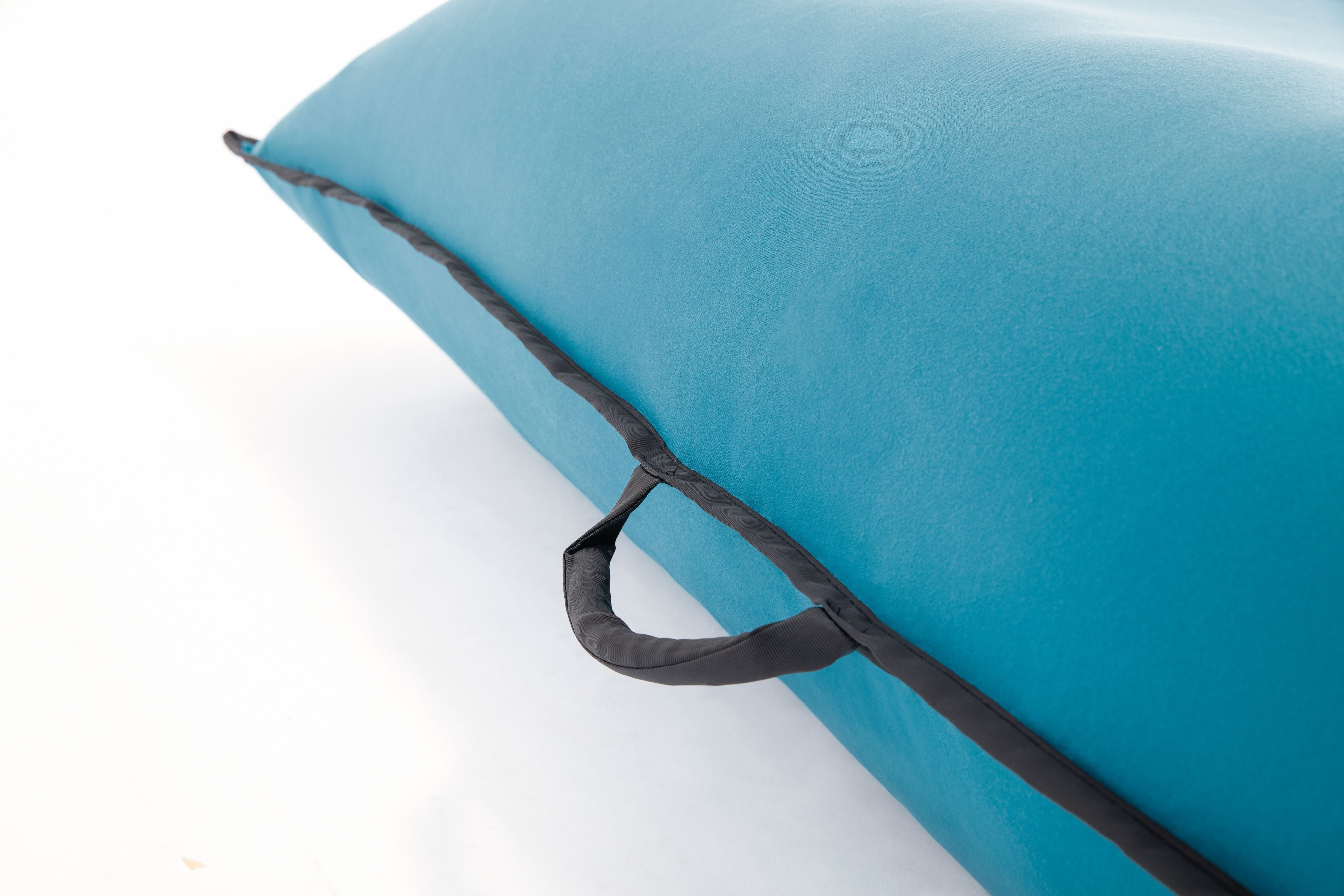 Intex Sitzsack Riesensitzsack - Luxe Lounge (198x157cm), wasserabweisender Stoff mit Reißverschluss