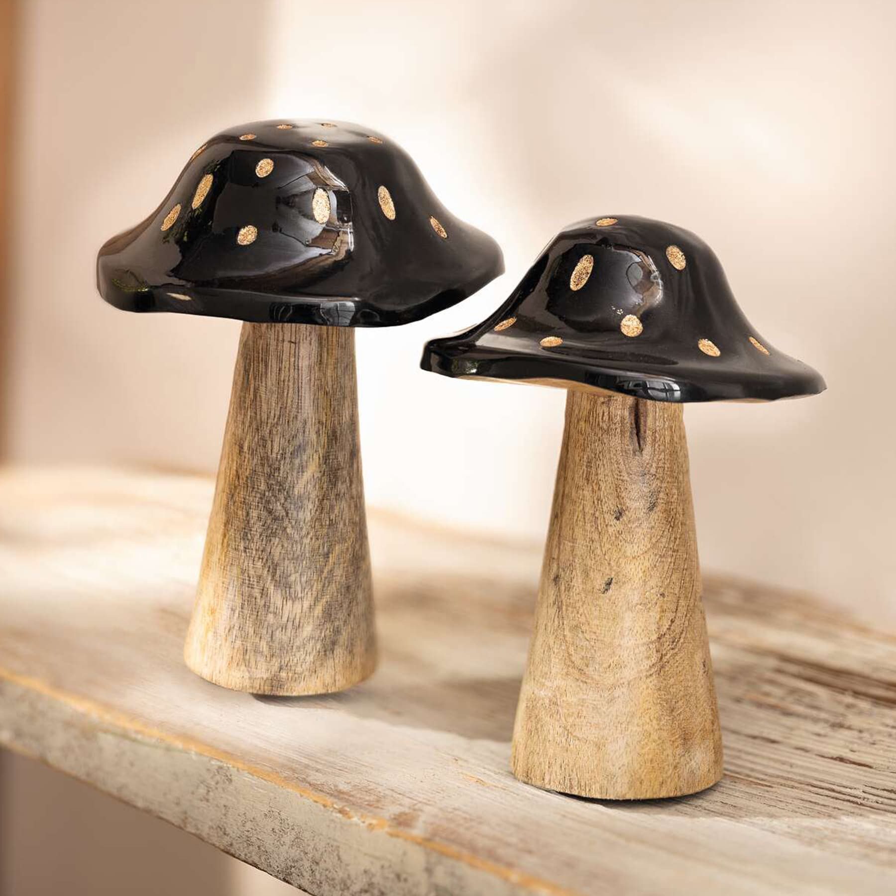 Dekoleidenschaft Dekofigur Pilz "Black" große Holz Dekopilze, Pilzset schwarz & gold, Herbstdeko (2 St., im Set), Pilze 13 + 16 cm hoch, Pilzdeko