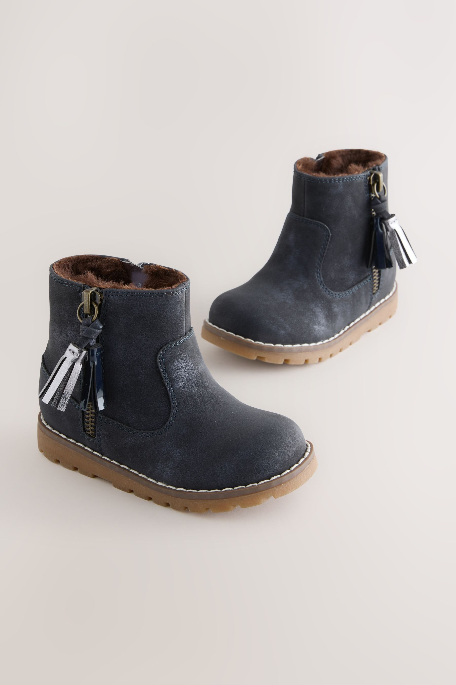 Next Chelseastiefel mit Quaste, weite Passform Stiefelette (1-tlg)