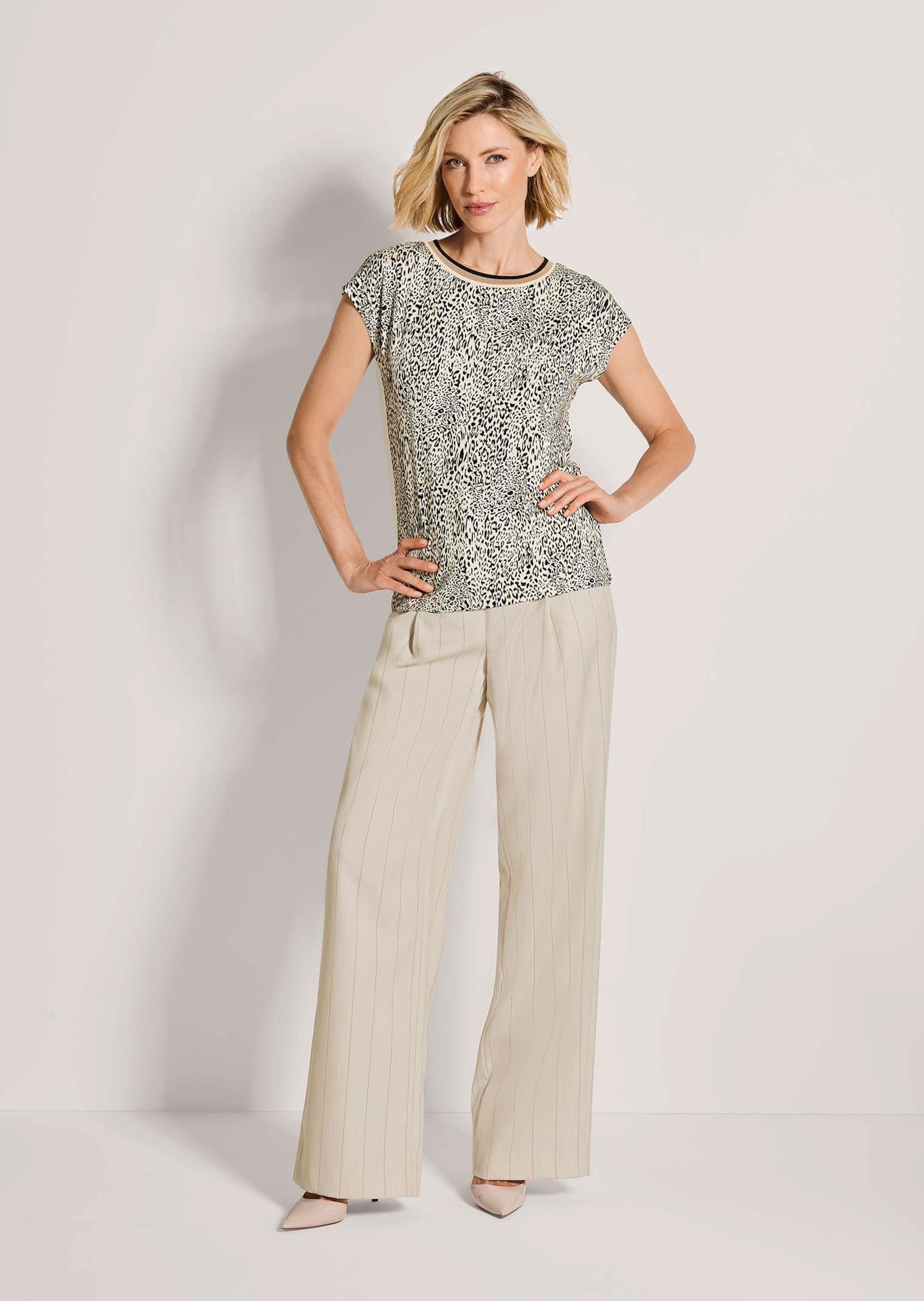 MADELEINE Kurzarmshirt Print-Shirt mit kurzem Arm, Leo-Muster Shirt mit Rundhalsausschnitt, Viskose-Mix
