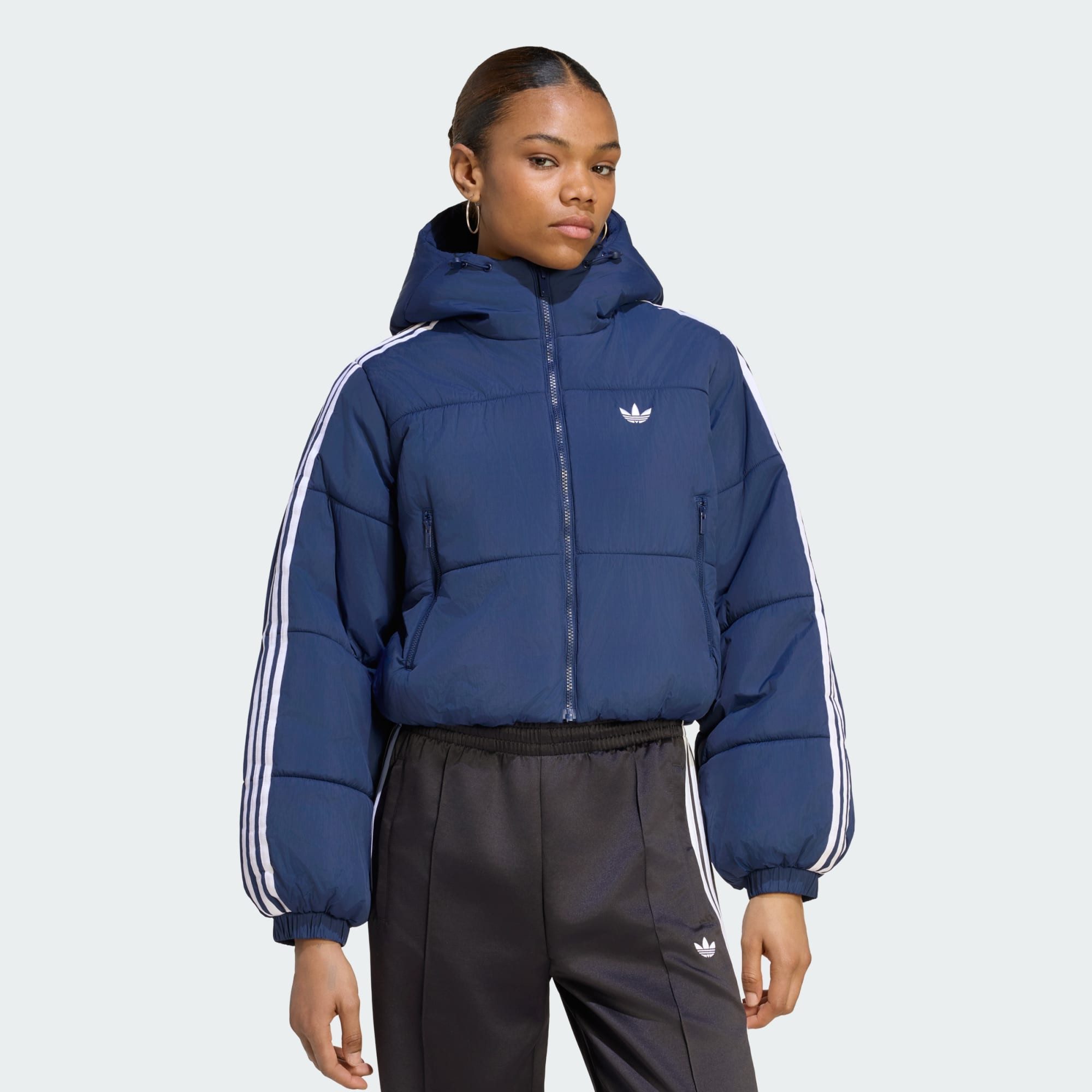 adidas Originals Steppjacke ADICOLOR PUFFER JACKE, KÜRZER GESCHNITTEN, KAPUZE (1-St)