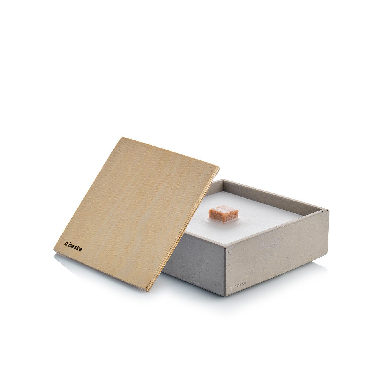beske Outdoorkerze Betonfeuer® - Meru mit Dauerdocht, Wachsrecycling mit besonderem Ambiente und langlebigem Dauerdocht