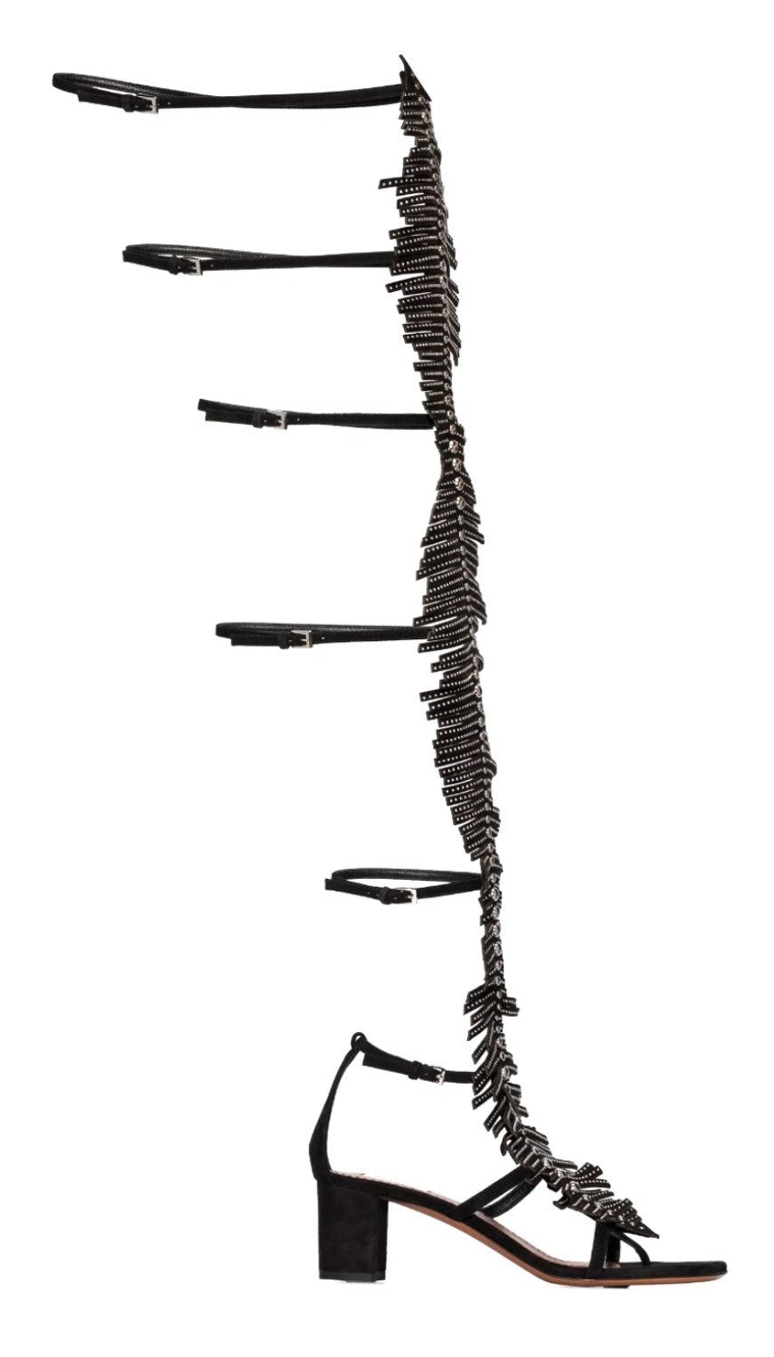 ALAÏA PARIS Gladiator-Sandalen Wildleder mit Nieten und Feder-Design 40 Riemchensandale Zentrale vertikale Linie aus runden, glänzenden Metalldetails