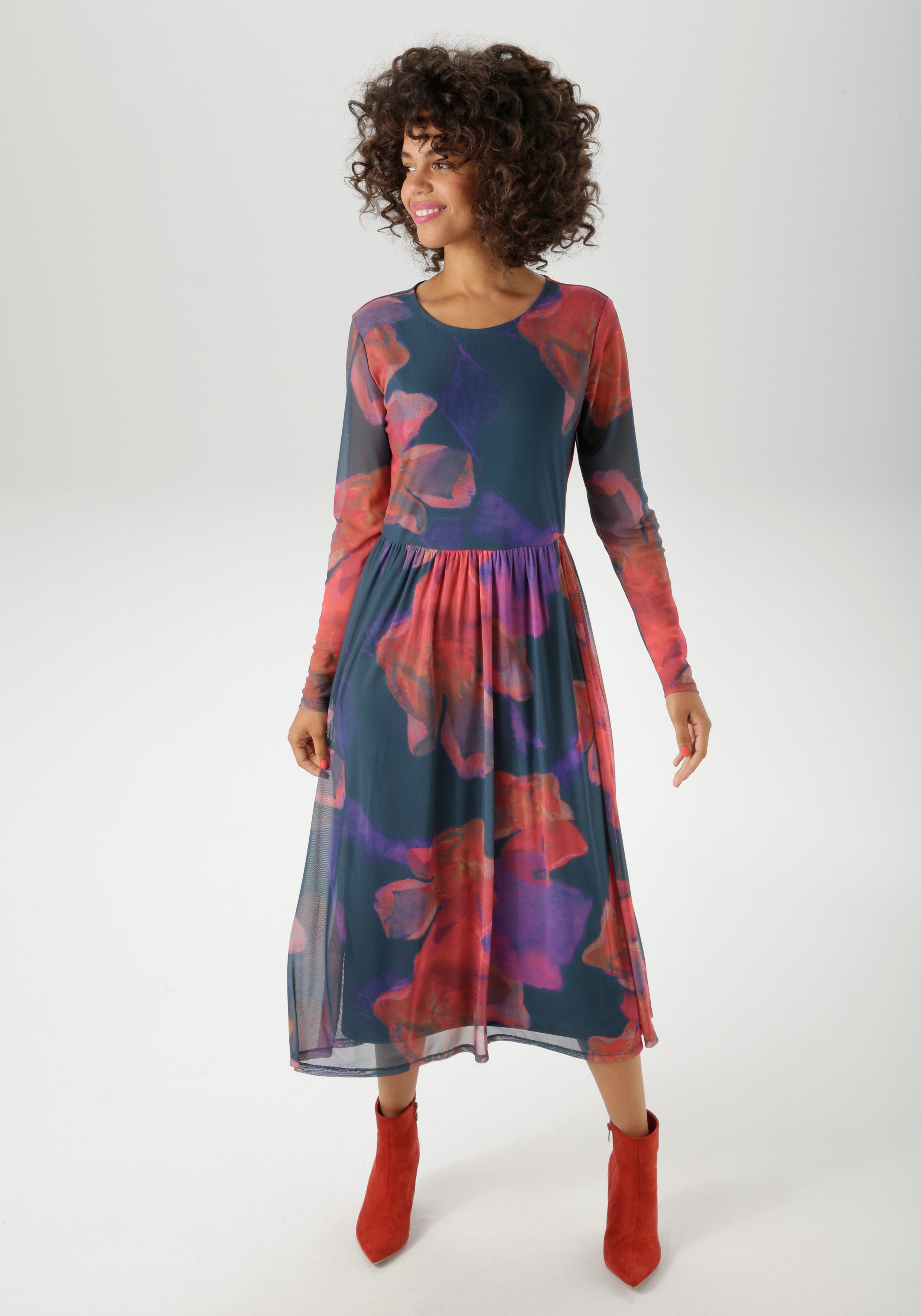 Aniston CASUAL Midikleid mit großflächigen Batik-Blüten günstig online kaufen