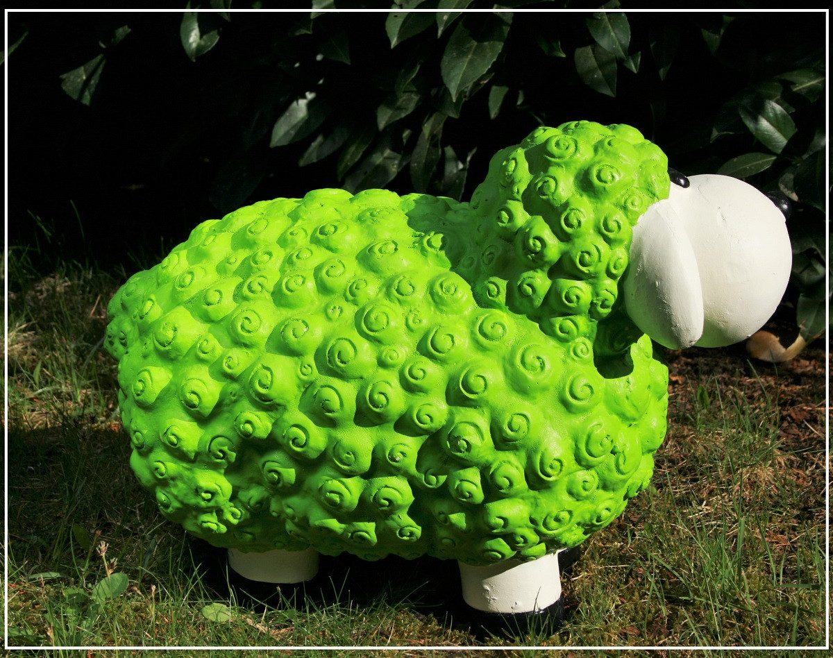 Geschenkestadl Gartenfigur XL Schafe in verschiedenen Farben Gartenfigur