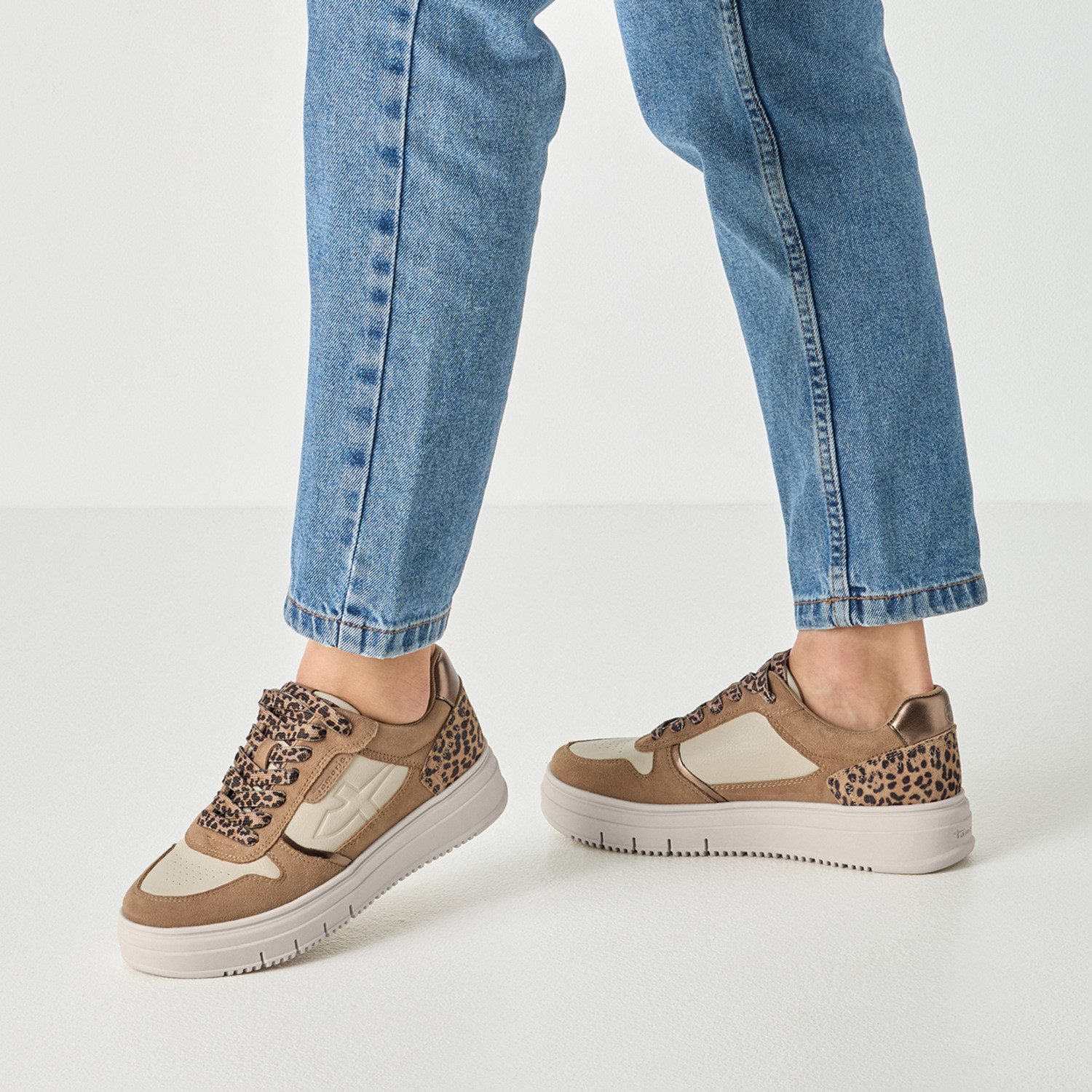 Tamaris Plateausneaker Halbschuh, Schnürer, Freizeitschuh mit Kontrastbesätzen