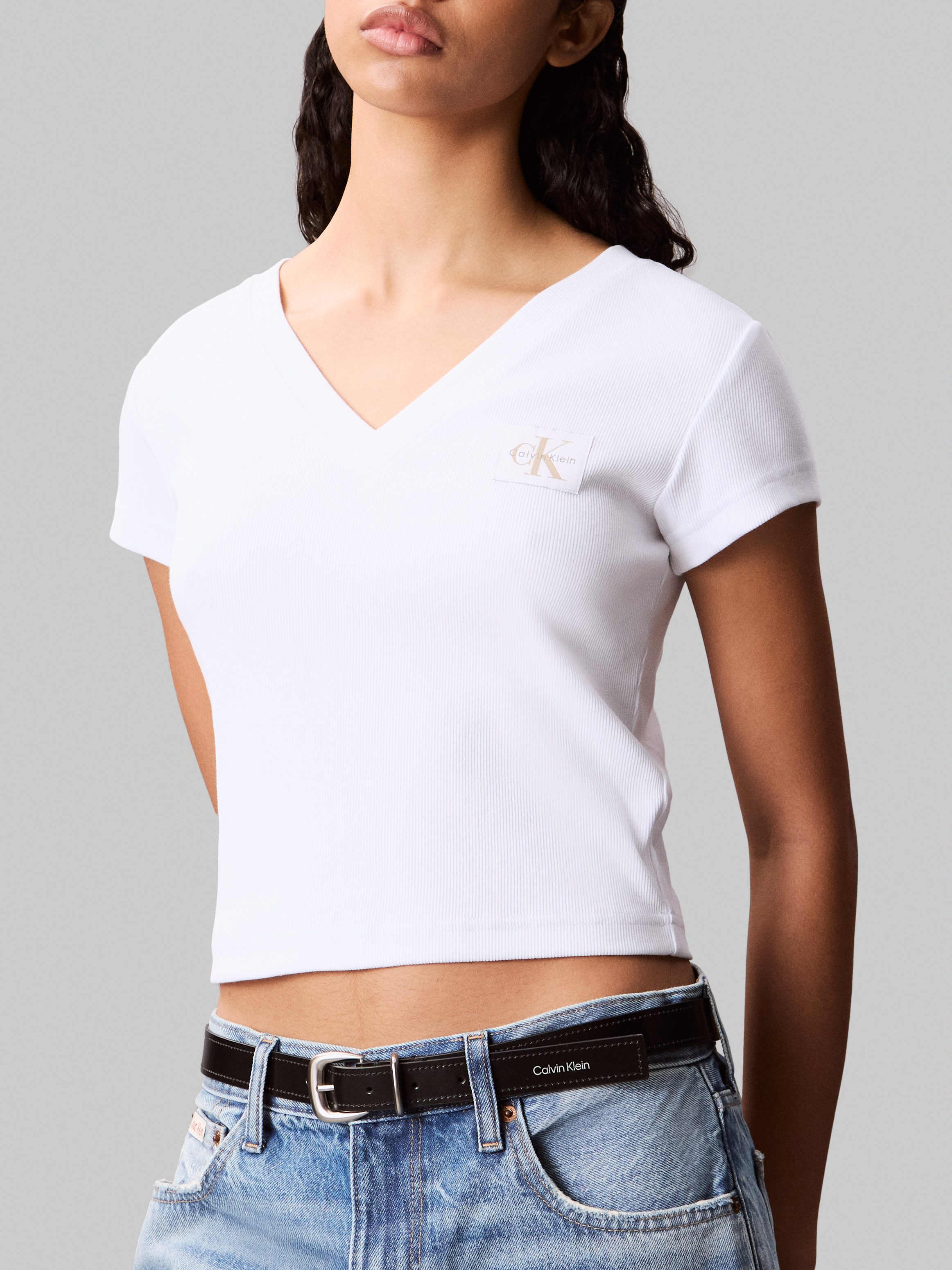 Calvin Klein Jeans T-Shirt A- SS WOVEN LABEL RIB VNECK TEE mit gewebtem Lab günstig online kaufen