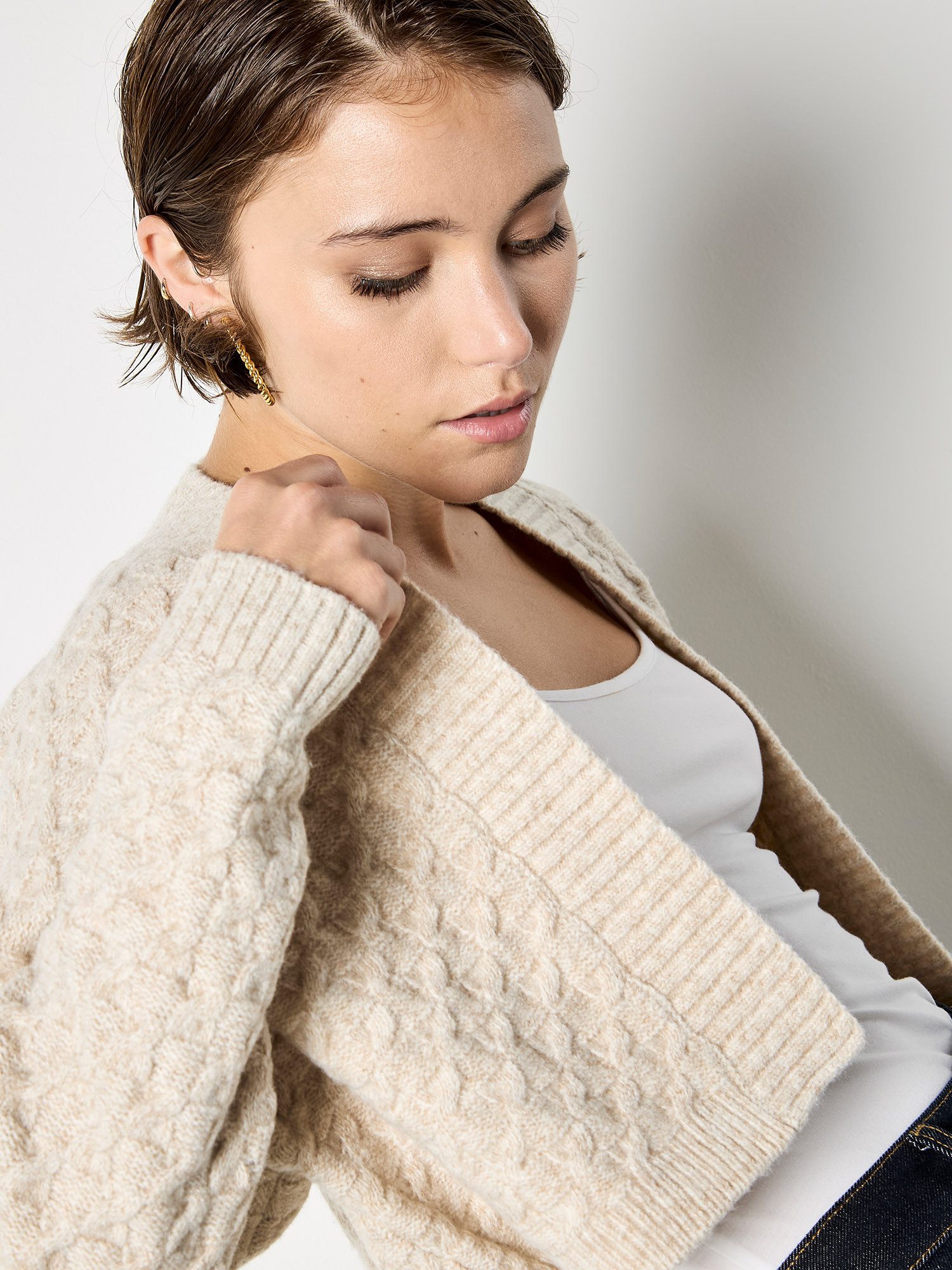 Apricot Cardigan Strickjacke mit Wickelausschnitt und Zopfmuster
