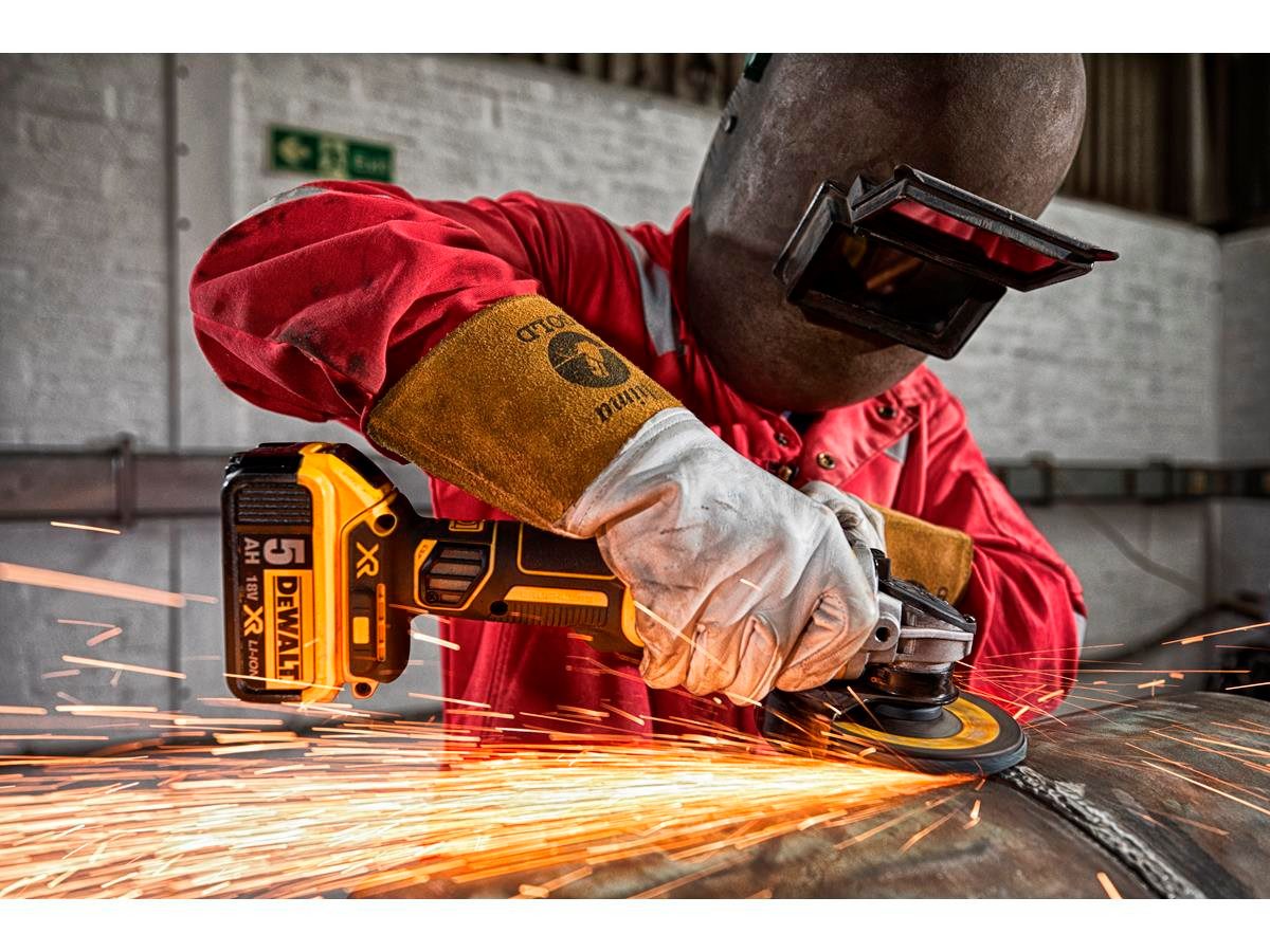 DeWalt Akku-Winkelschleifer 18 V / 5 Ah, max. 9000 U/min, mit 3x 18 Volt / 5,0 Ah XR Akkus und Schnellladegerät