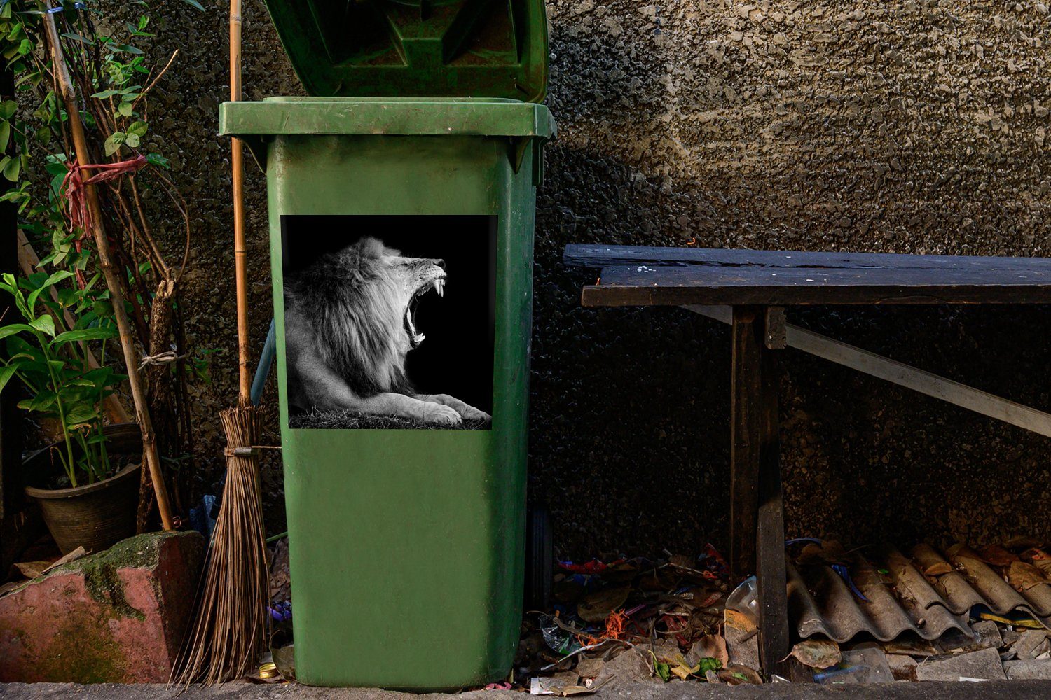 MuchoWow Wandsticker Löwe (1 Mülleimer-aufkleber, St), - - Container, Mülltonne, Schwarz Sticker, Weiß - Abfalbehälter Tier