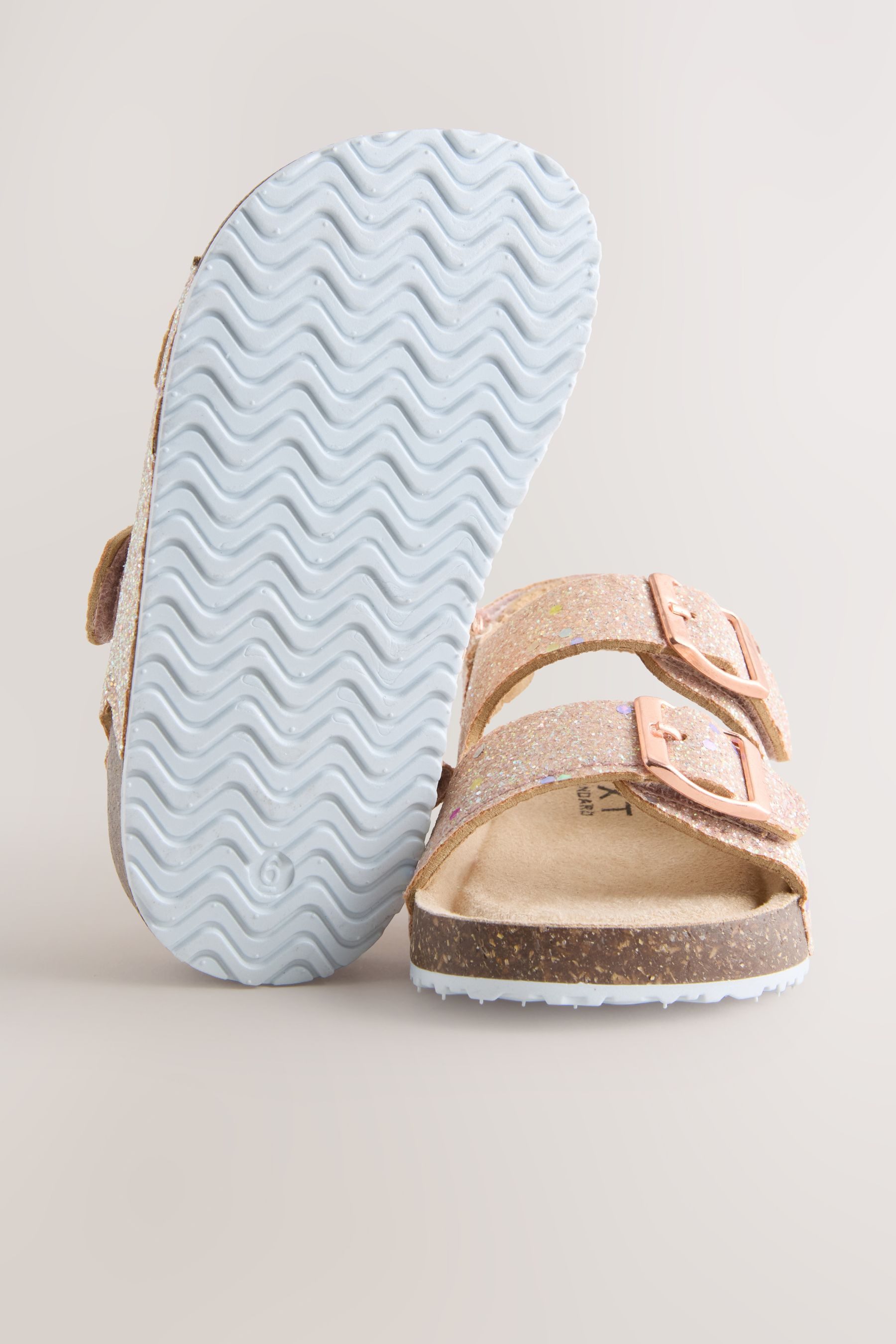 Next Sandalen mit zwei schmalen Riemchen + Kork-Fußbett Sandale – Bild 5 von 5