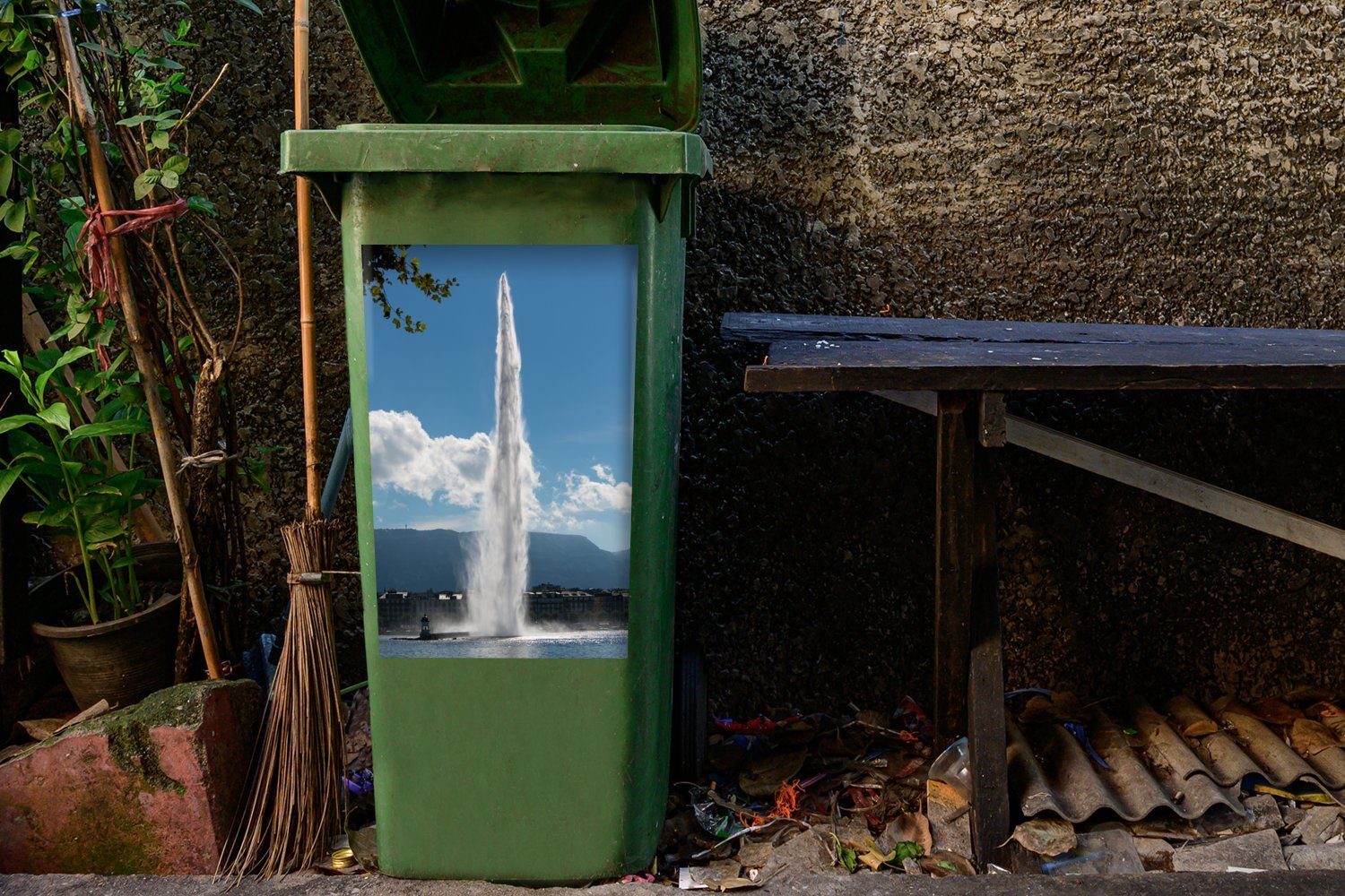 Wandsticker Abfalbehälter der Nähe Genfersee Fontäne aus Mülltonne, Sticker, (1 St), im Mülleimer-aufkleber, Die Container, MuchoWow