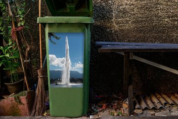 MuchoWow Wandsticker Die Fontäne im Genfersee aus der Nähe (1 St), Mülleimer-aufkleber, Mülltonne, Sticker, Container, Abfalbehälter