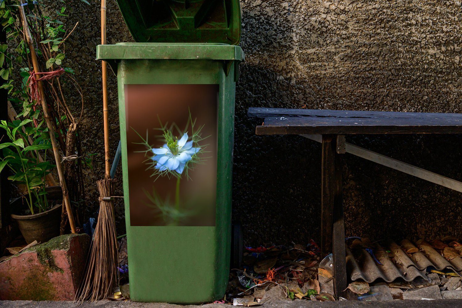 Mülleimer-aufkleber, Sticker, (1 Nigella-Blüte Container, Mülltonne, Leuchtend Abfalbehälter St), MuchoWow blaue Wandsticker