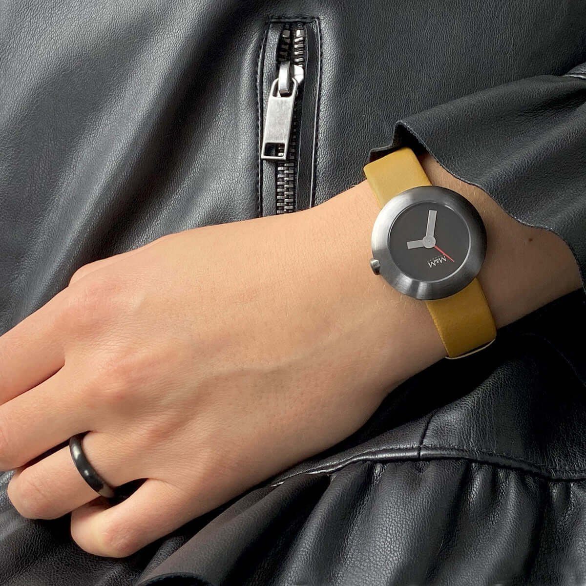 Quarzuhr Armbanduhr Damen Leder Basic-M, (1-tlg), Analoguhr rund mit Lederarmband, Designer Uhr, deutsche Manufaktur, inkl. edles Etui