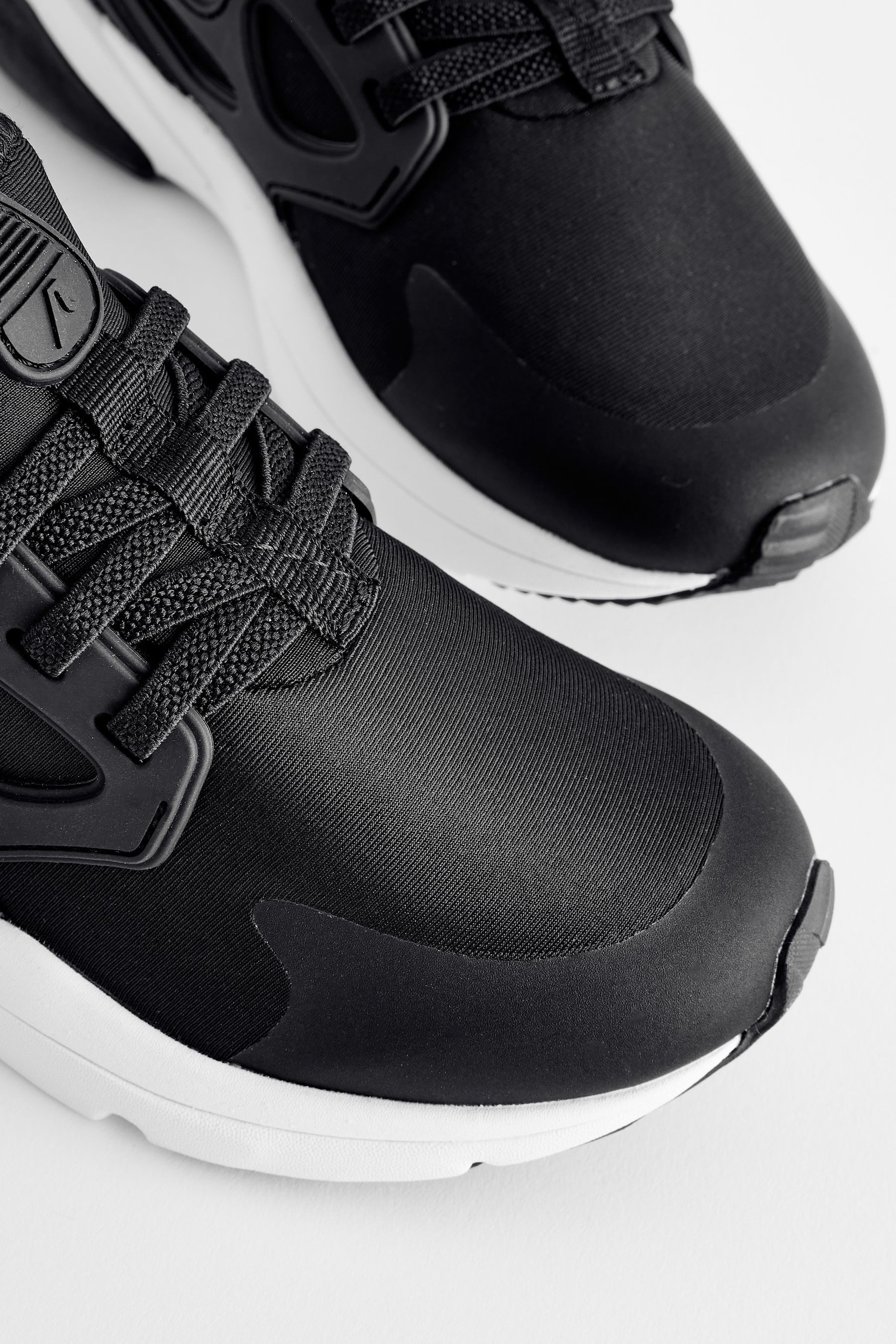 Next Elastischer Sportschuh mit Schnürung Sneaker (1-tlg)