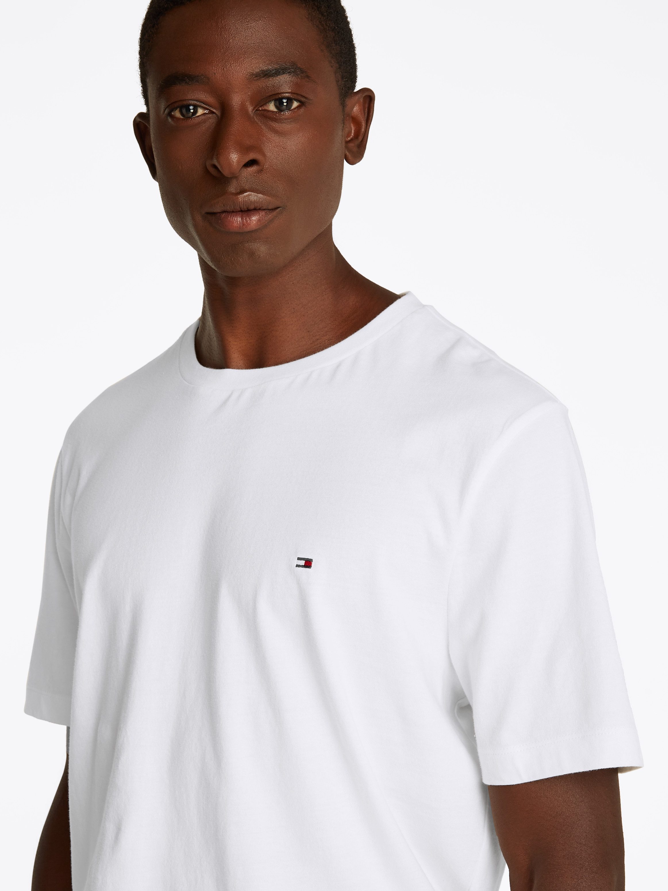 Tommy Hilfiger T-Shirt ESSENTIAL REGULAR FIT SOLID mit Stickerei unifarben, günstig online kaufen
