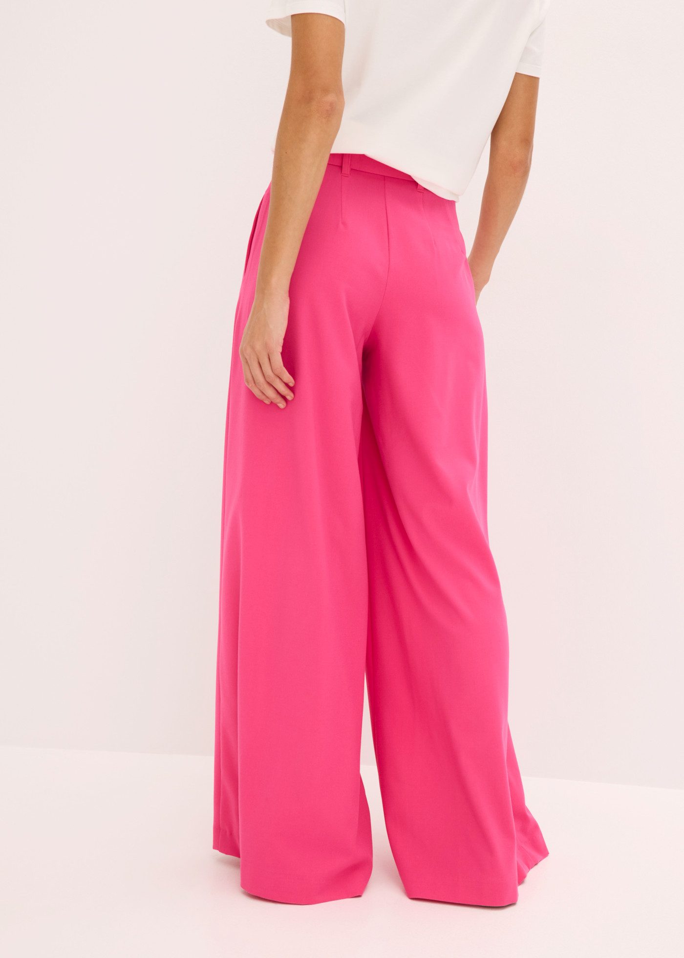 bonprix Bundfaltenhose lockerer Schnitt, mit Elasthan-Anteil, inklusive Gürtel