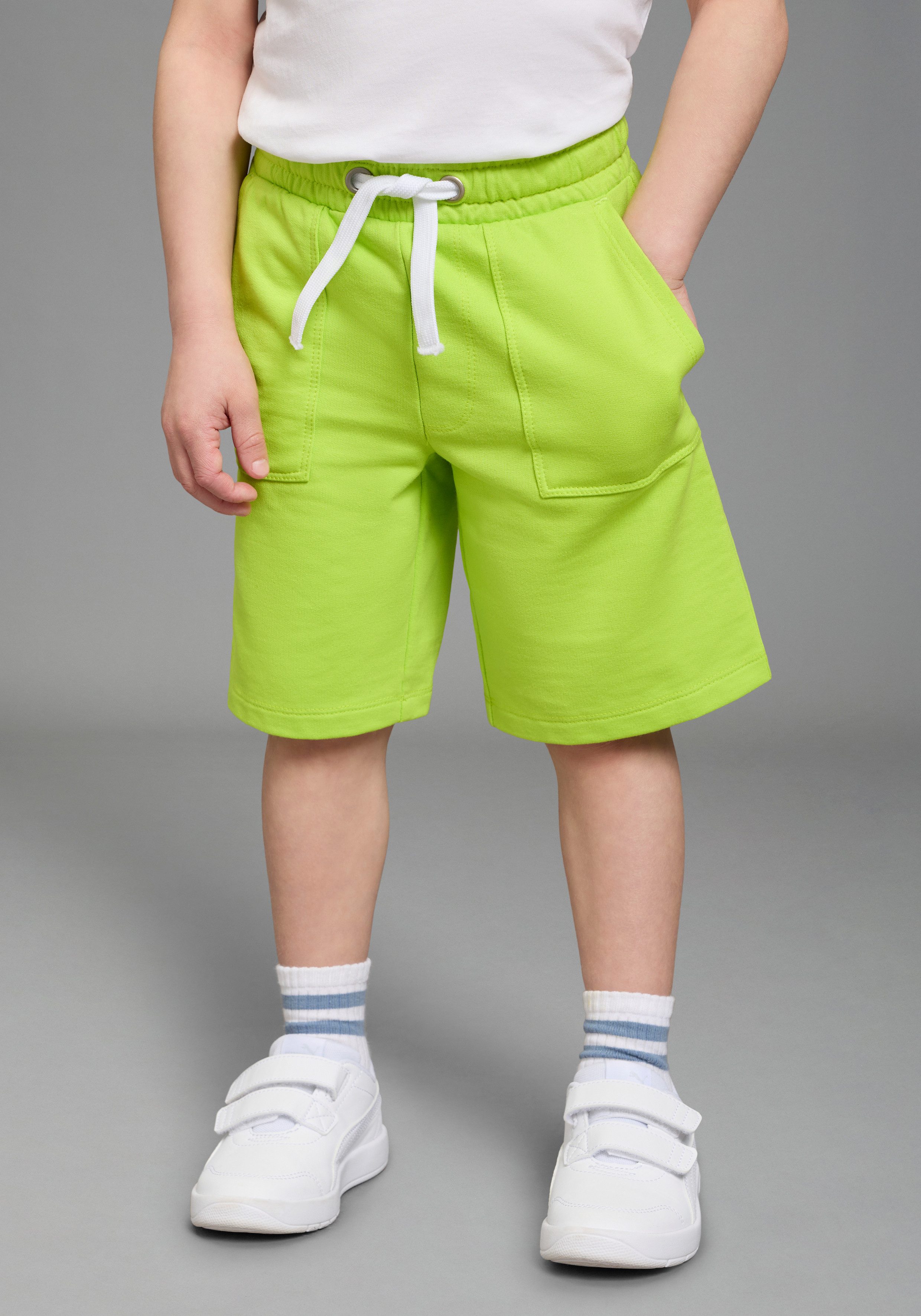 KIDSWORLD Sweatshorts 2er Pack Sweatbermudas (Packung, 2-tlg., 2) für Jungen, gerade Beinform, sportlicher Stil