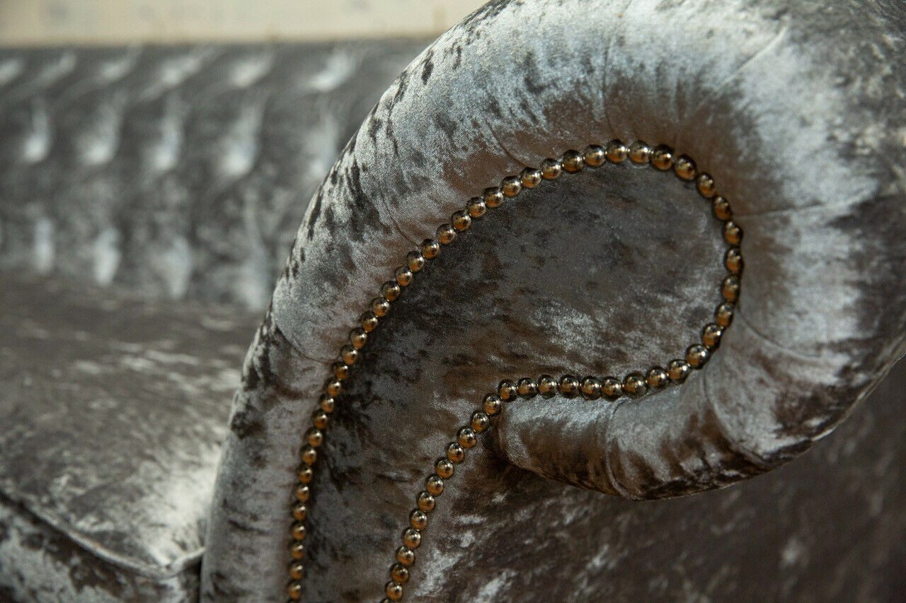 Xlmoebel Chesterfield-Sofa Elegantes Stoffsofa mit Knopfheftungen und hochwertiger Polsterung, Hergestellt in Europa